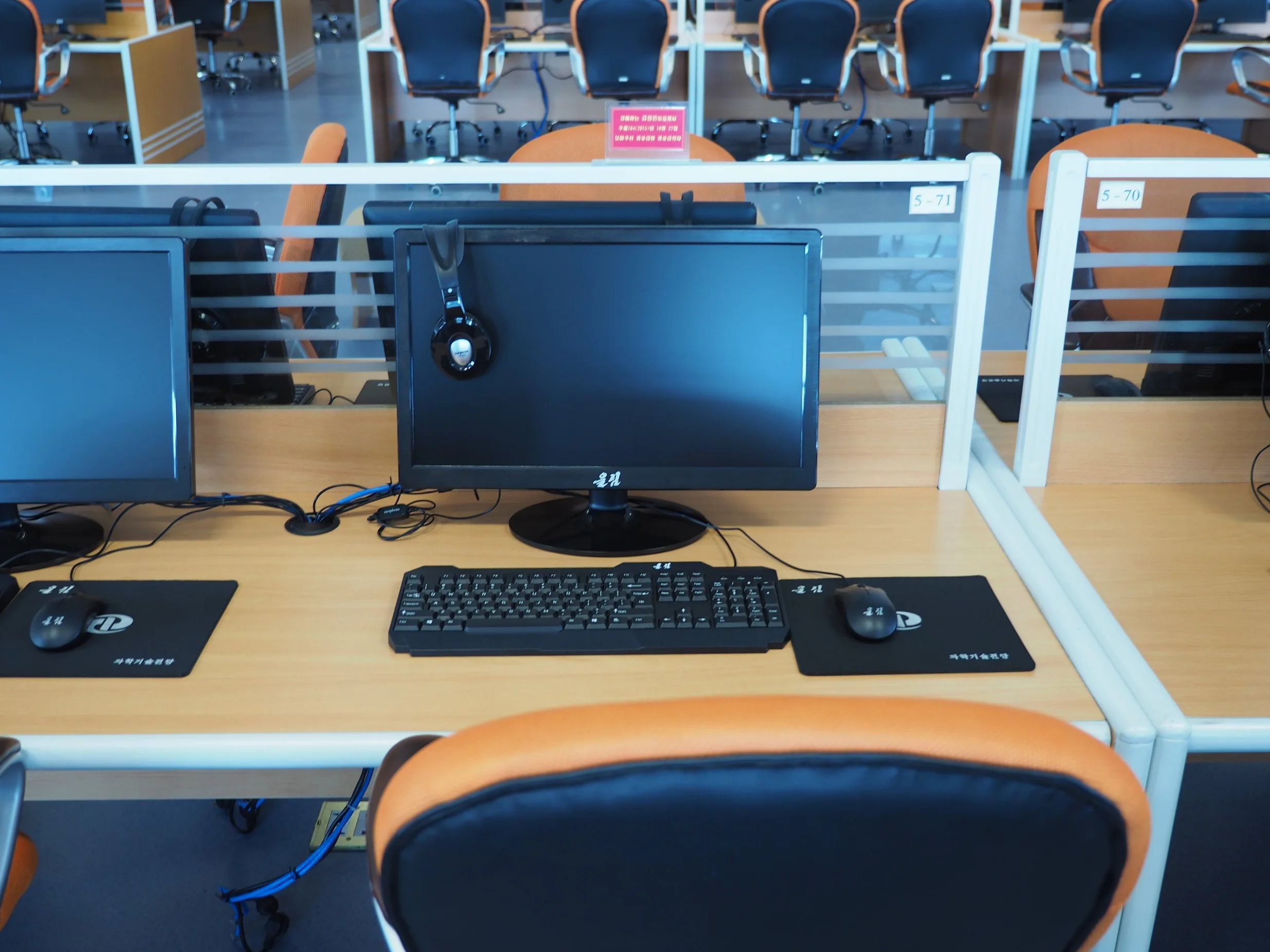  Kim Jong Un used this computer when he visited. The computer is designed for North Korea and runs a skinned version of Android or ChromeOS. 