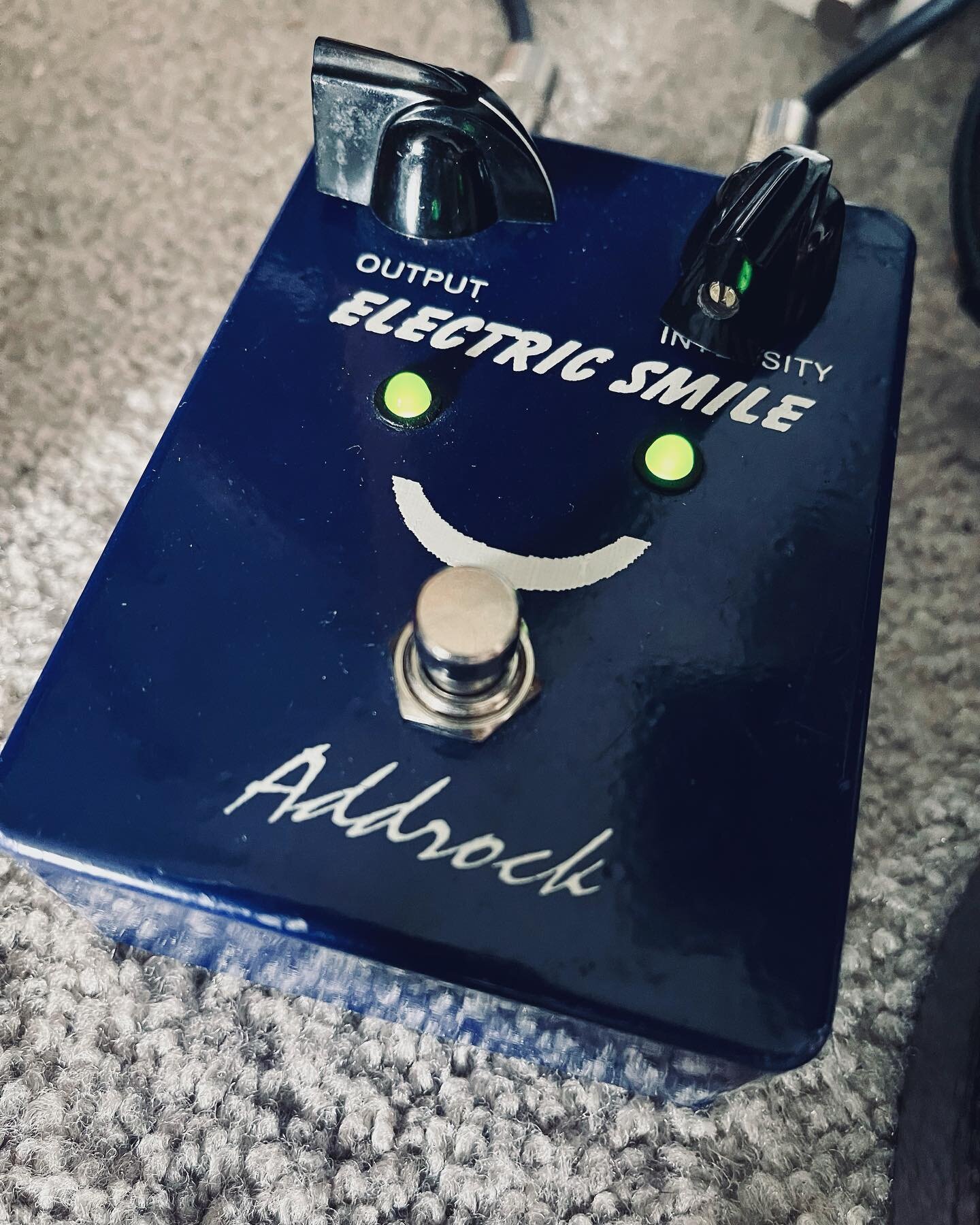 This is a fun one and it keeps smiling back at ya! 👾 #addrock #electricsmile #octavia #octavefuzz #aintmadenomore