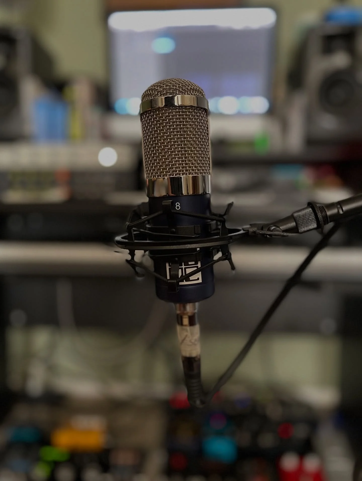 First test drive with this fantastic modded ribbon mic from @mannysmiclocker 🤠 definitely impressed and looking forward to using it a bunch! Check Manny out and his mods if you haven&rsquo;t yet&hellip; turn a very inexpensive ribbon mic into a much
