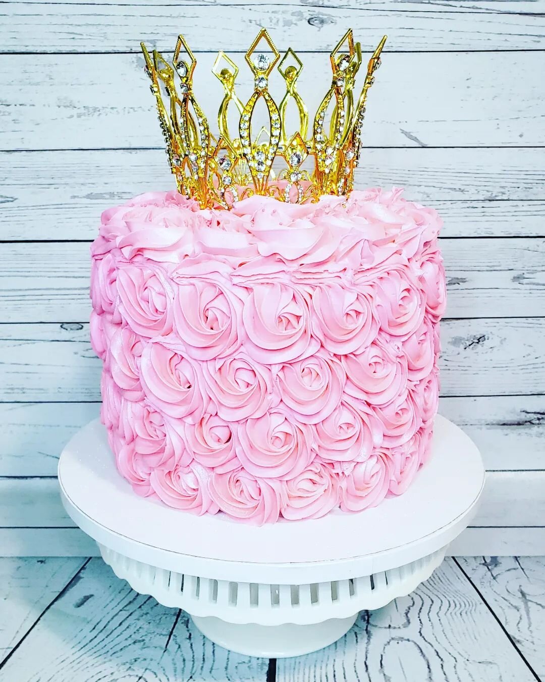 Have a WONDERFUL SWEET 16TH BIRTHDAY PARTY 🎉 🥳 🎂 #dessertfirstlady #dessertfirst #ieatdessertfirst #michiganbaker #michigancustomcakes #sweetsixteencake