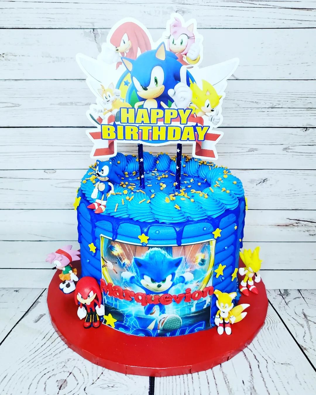 Have a WONDERFUL birthday! #dessertfirst #ieatdessertfirst #dessertfirstlady #michiganbaker #michigancustomcakes #sonicthehedgehogcake #sonicthehedgehogcakes