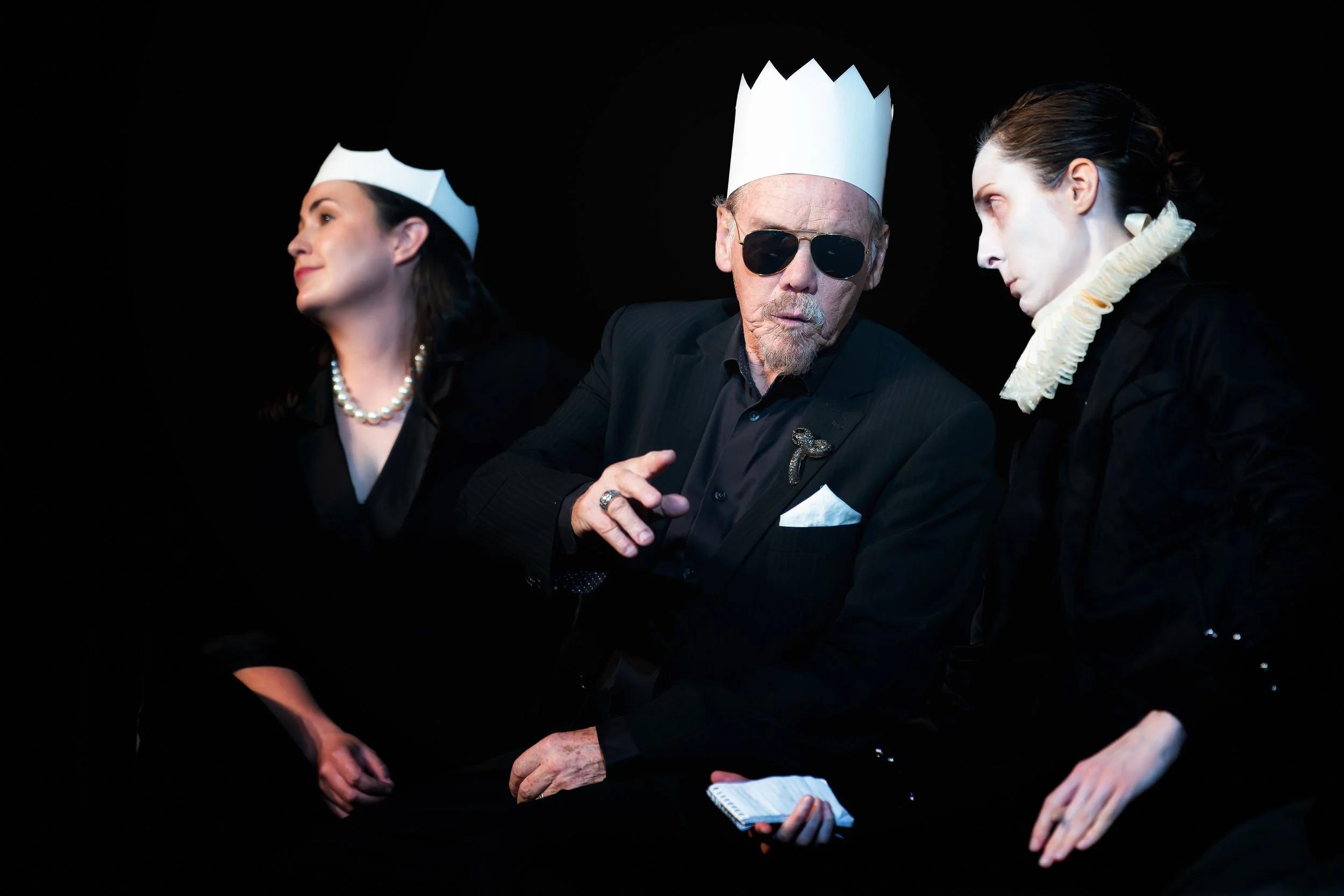HamletRedux_16_PragueShakespeare.jpg
