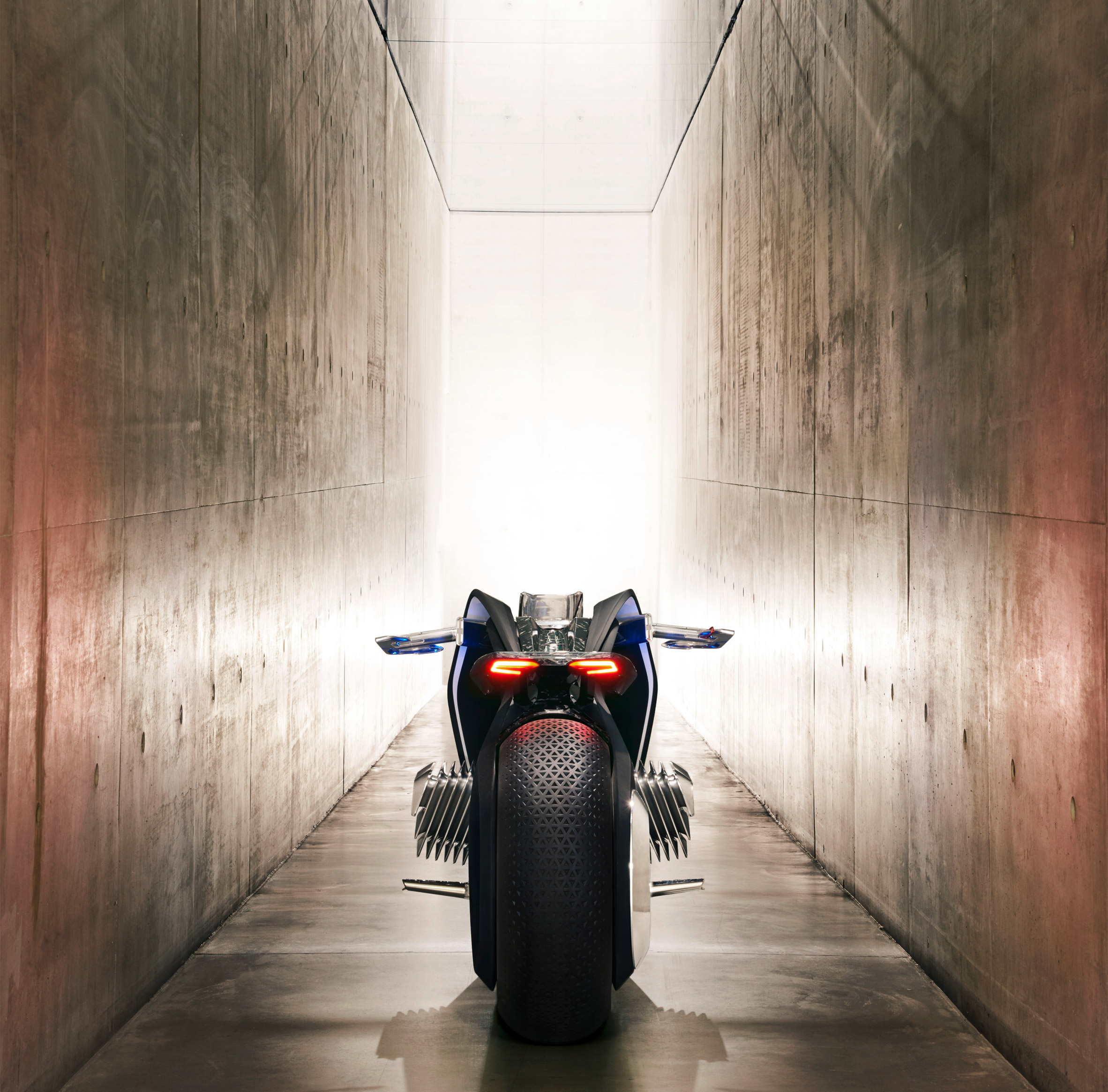 bmw-motorbike-vision-next-100-transport-vehicle-design_dezeen_2364_col_4.jpg