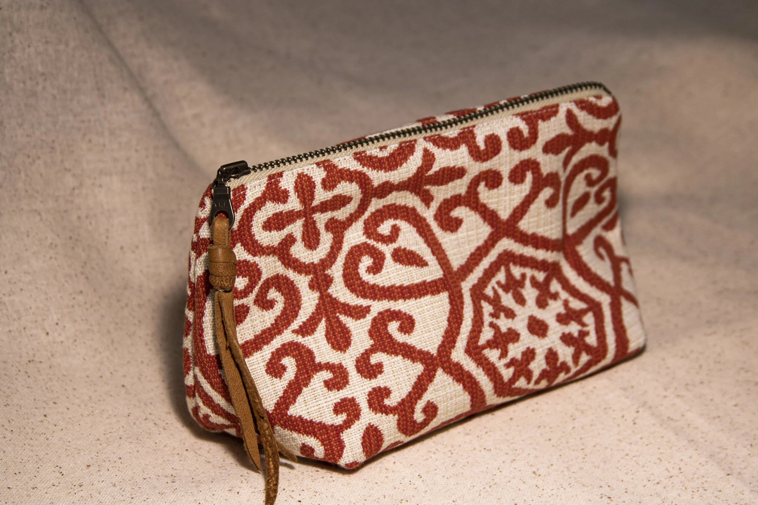 MakeupBag_d.jpg
