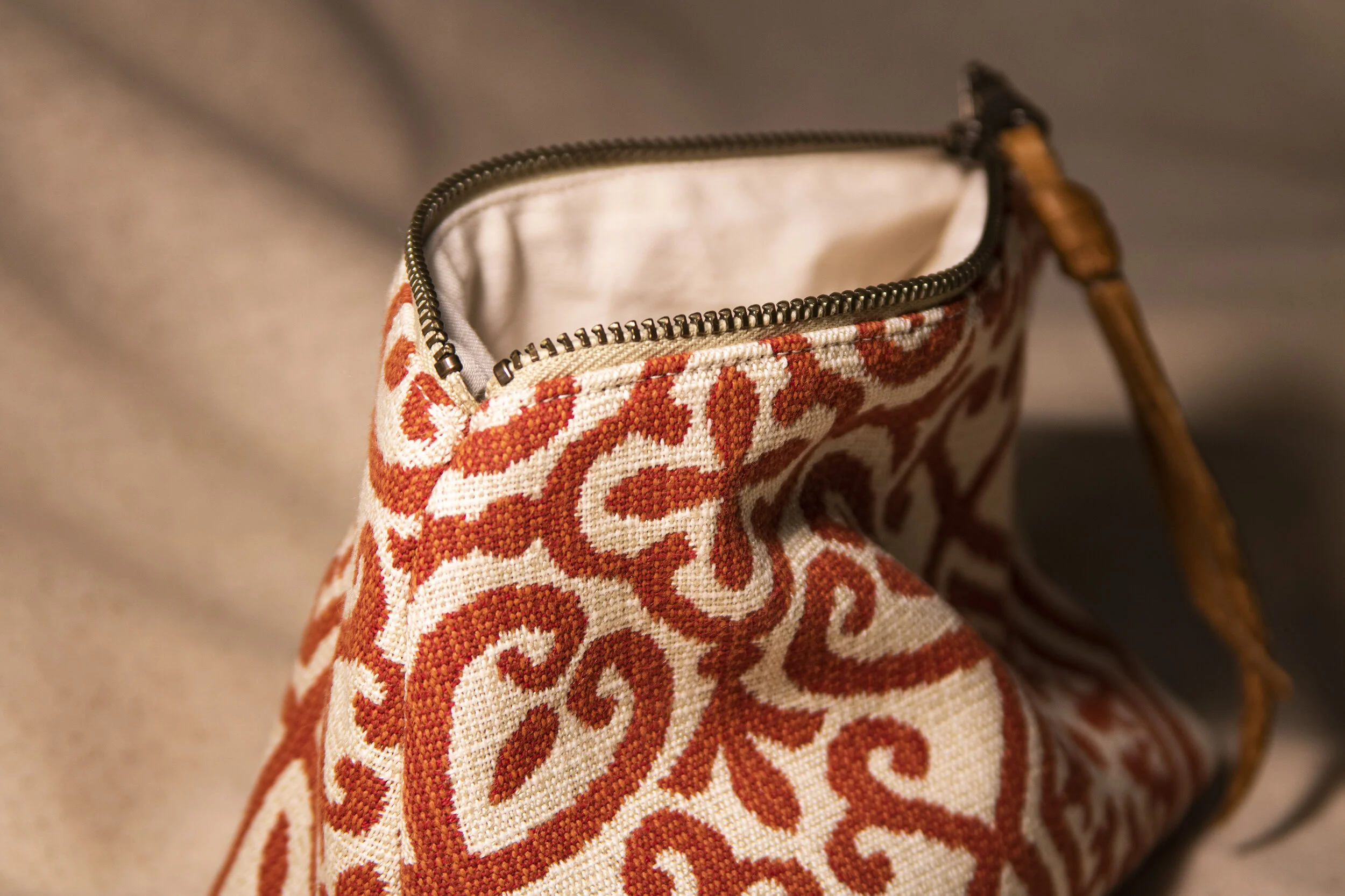 MakeupBag_f.jpg