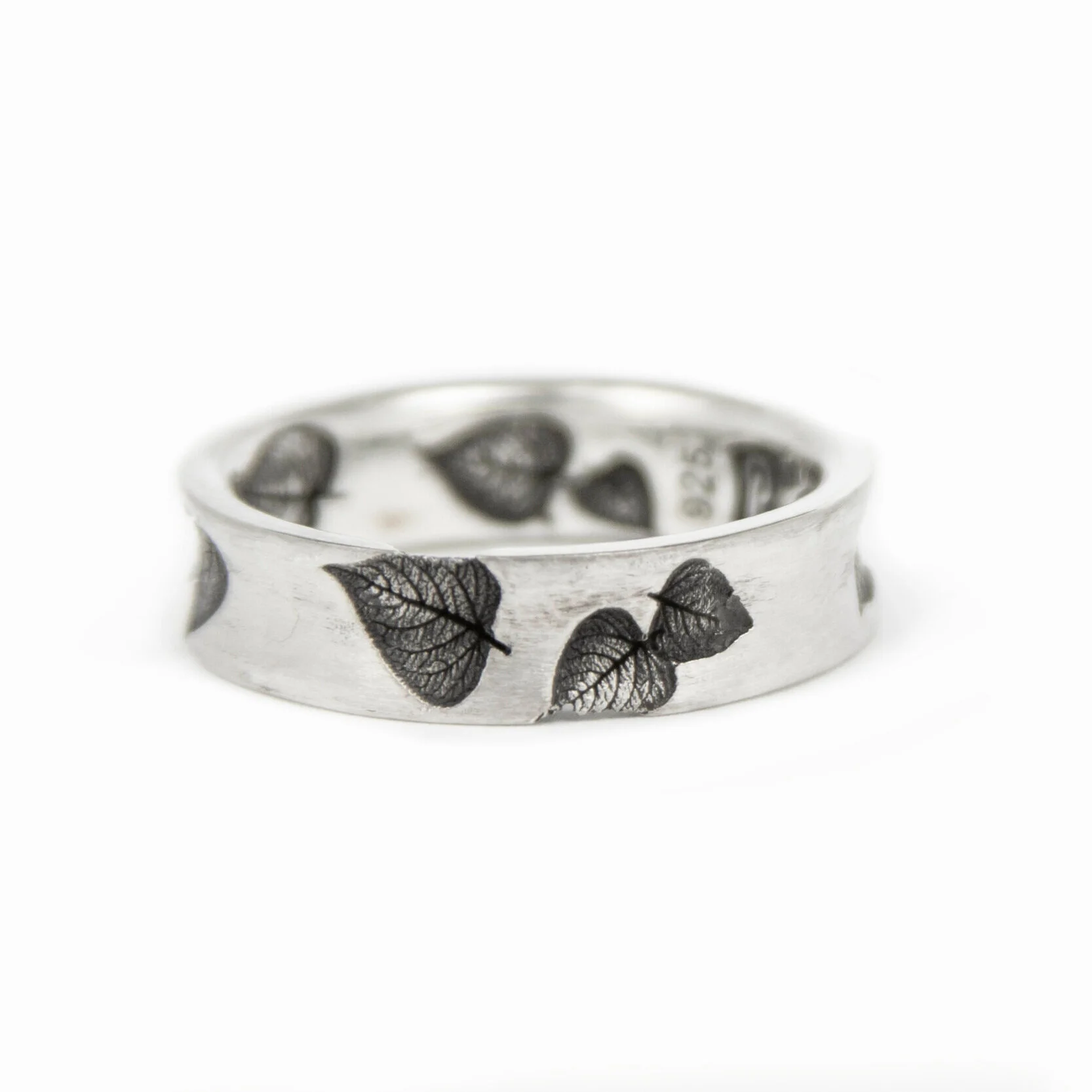 Thin leaf ring