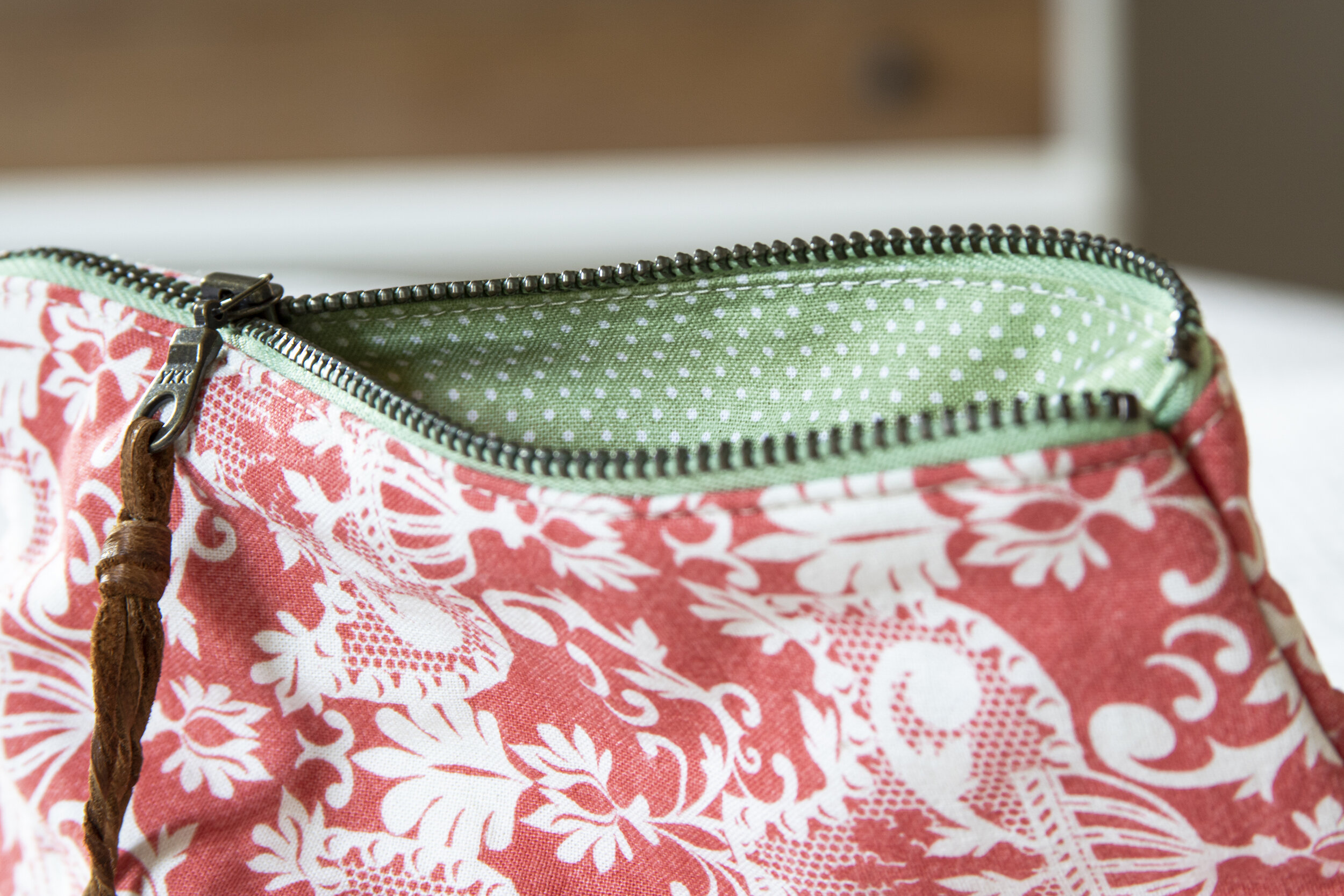 Cloth_Red-green_b.jpg