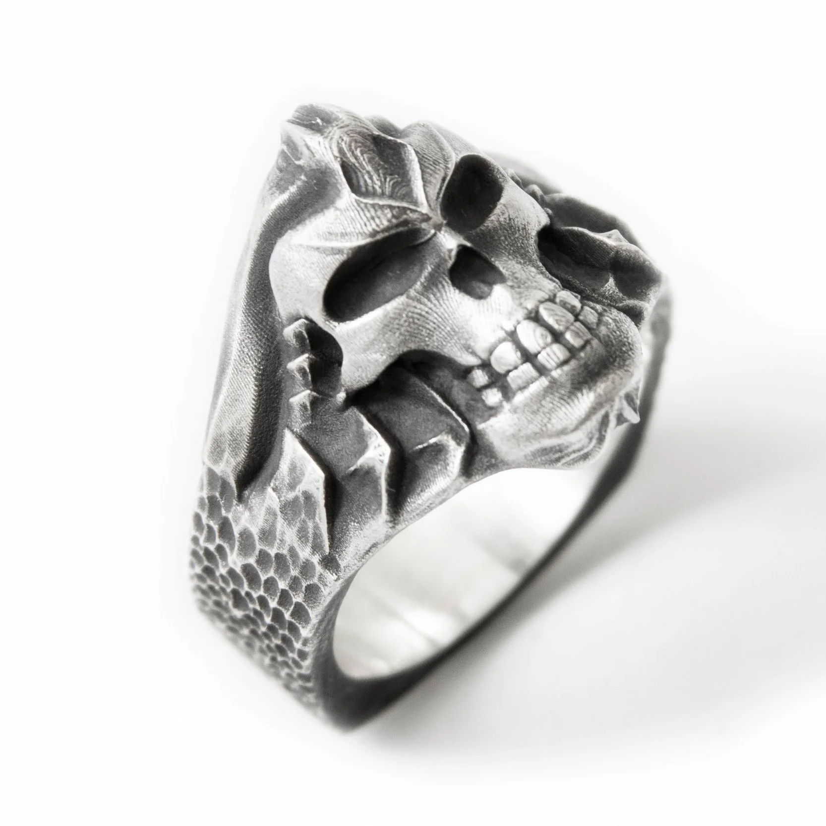 Skull Hunter ring in silver