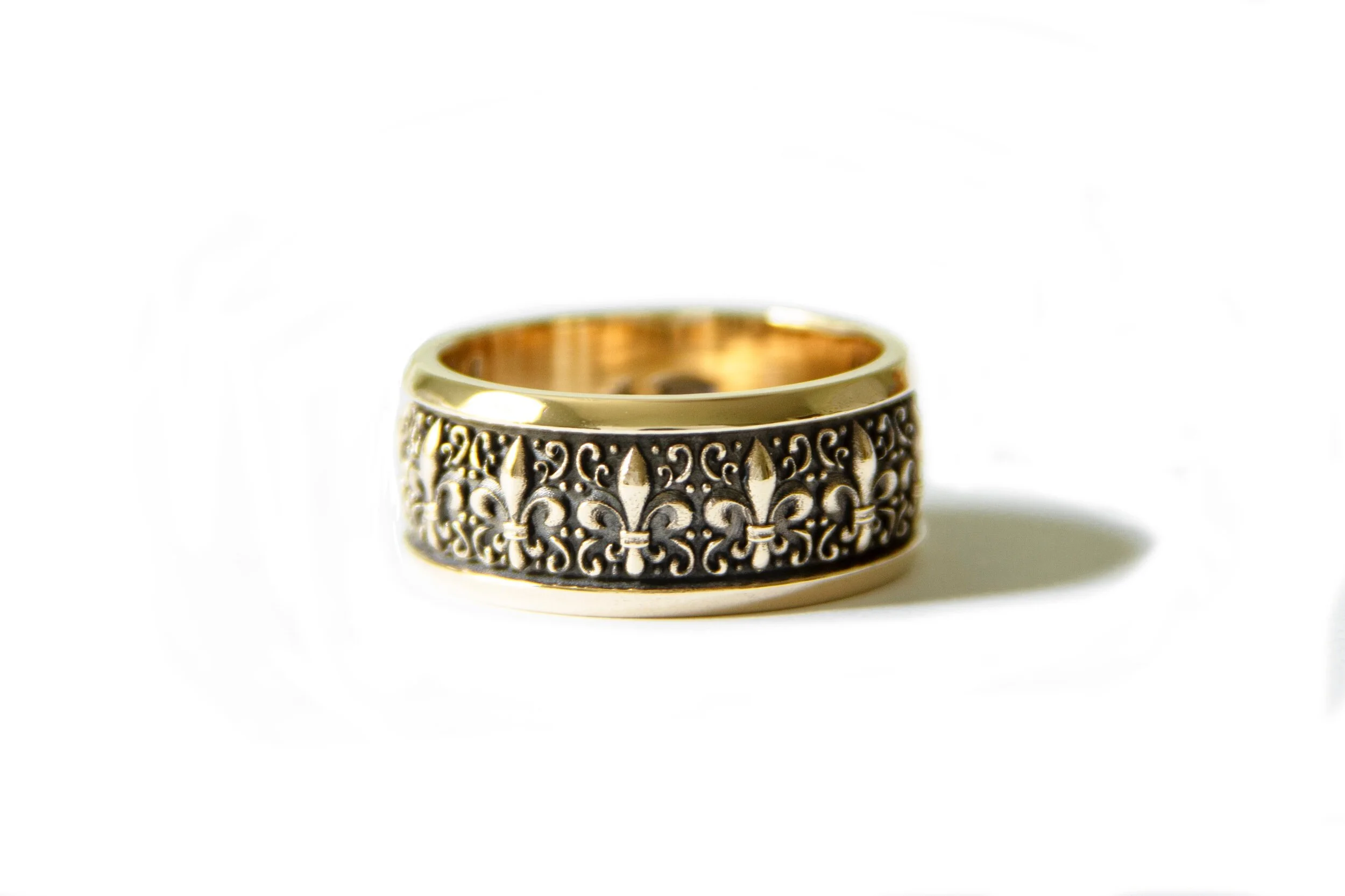 yellow gold flor de lis band