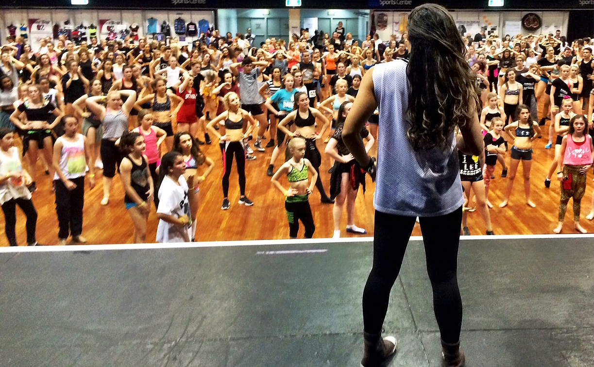 Yvette leading the Australian Dance Festival participants (YvetteLee.com)