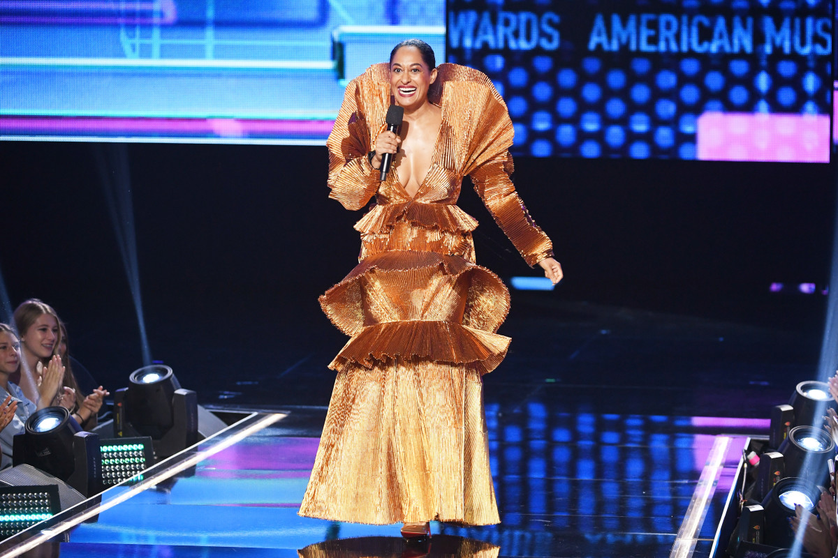 Tracey Ellis Ross hosts the 2017 AMAs. Image: Getty