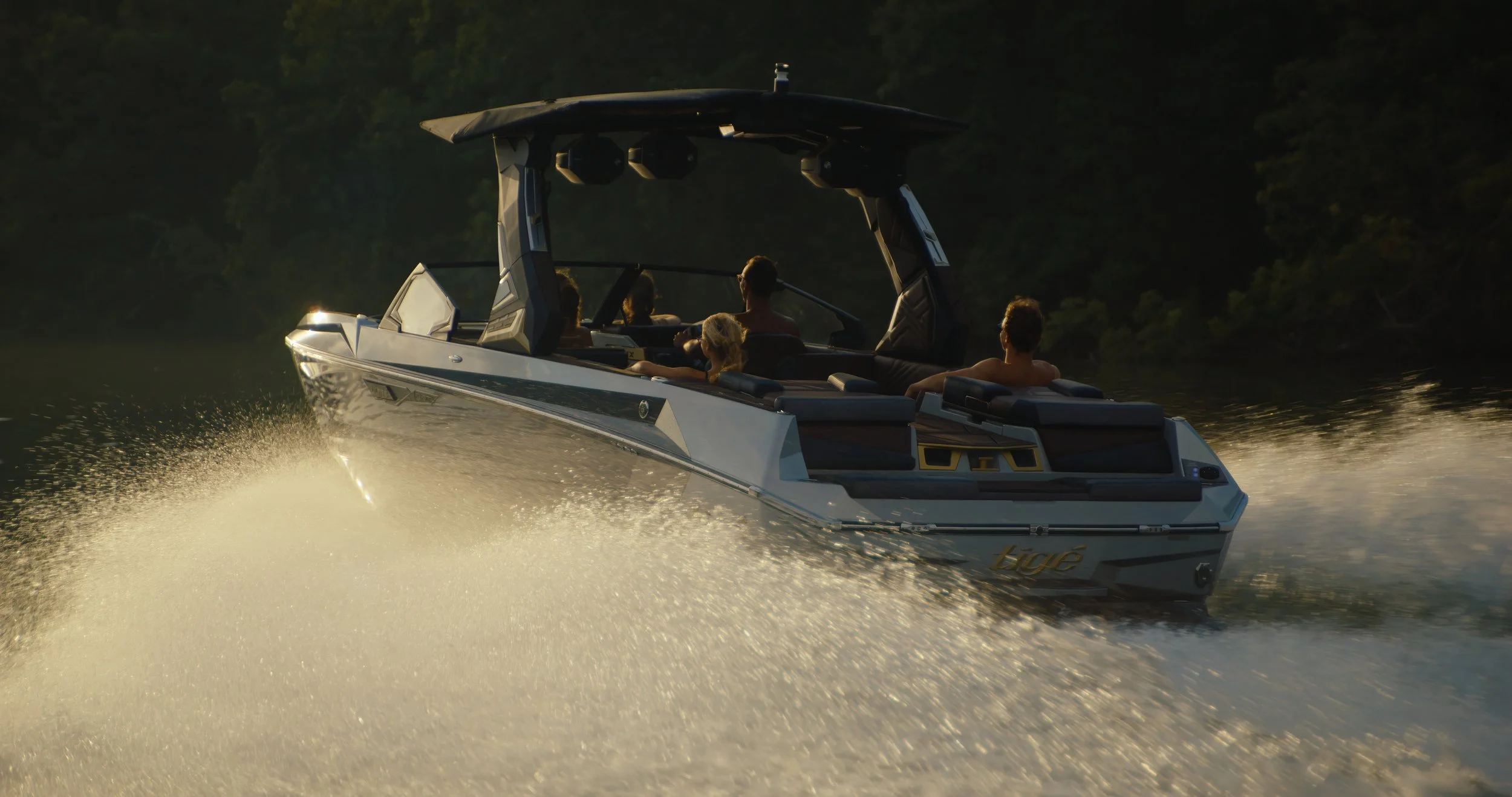 Luxury Wake boat Photography - boating