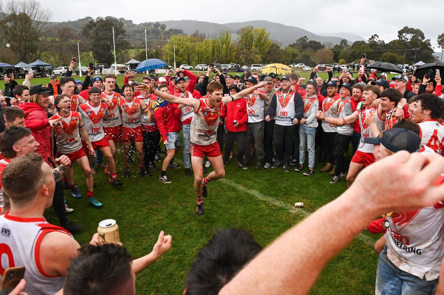 Chiltern Swans FC TDFL Premiers 2022 🏆 
Some of my pics from a very wet grand final day at the MCG of the bush Sandy Creek @bordermail