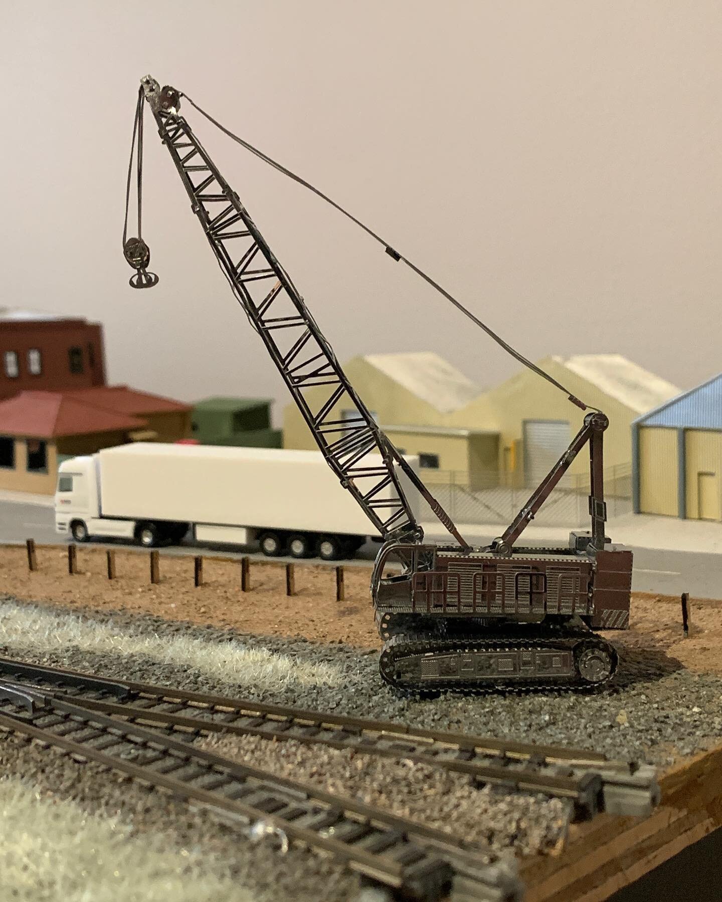 Crane sorta complete #modeltrains #nscale #modelrailway #modelrailroad 

https://metalearthaustralia.com.au/product/crawler-crane/