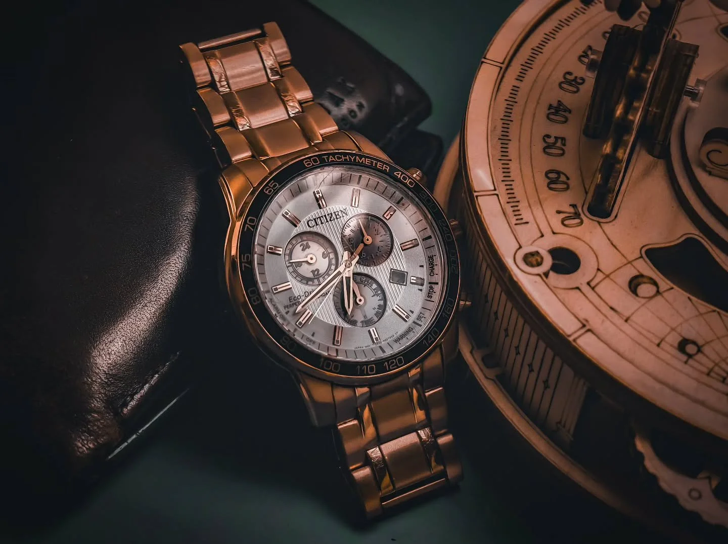 Sometimes the right lighting is all you need 📷@citizenwatch #photooftheday #photographyislife #lightroom #photographylovers #watchlover