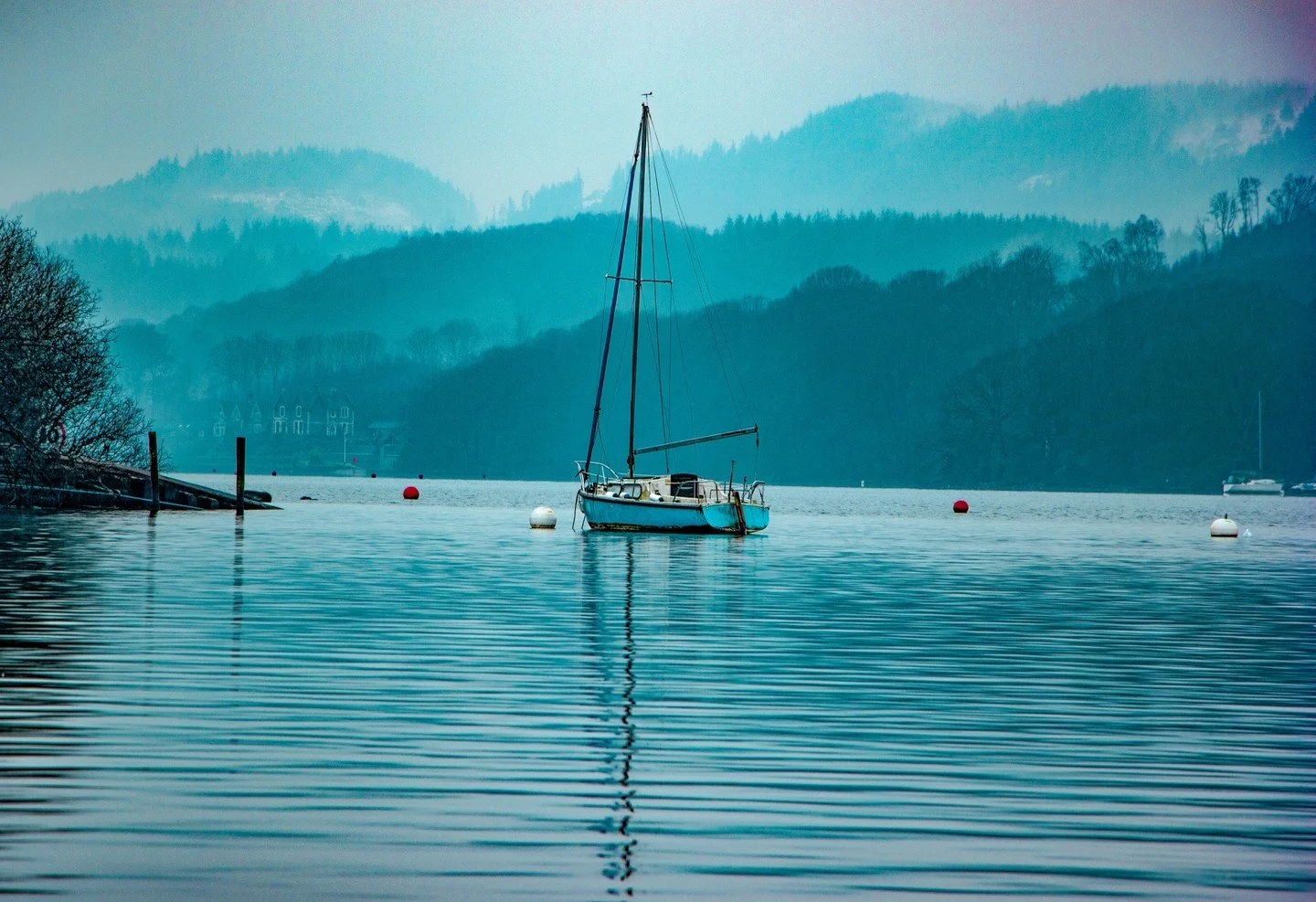 There&rsquo;s nothing quite like the tranquility of the Lake District, especially when you&rsquo;re looking out on the water. 🚣&zwj;♂️

If you&rsquo;re planning a getaway, the Lake District should definitely be on your radar. Whether you want to hik