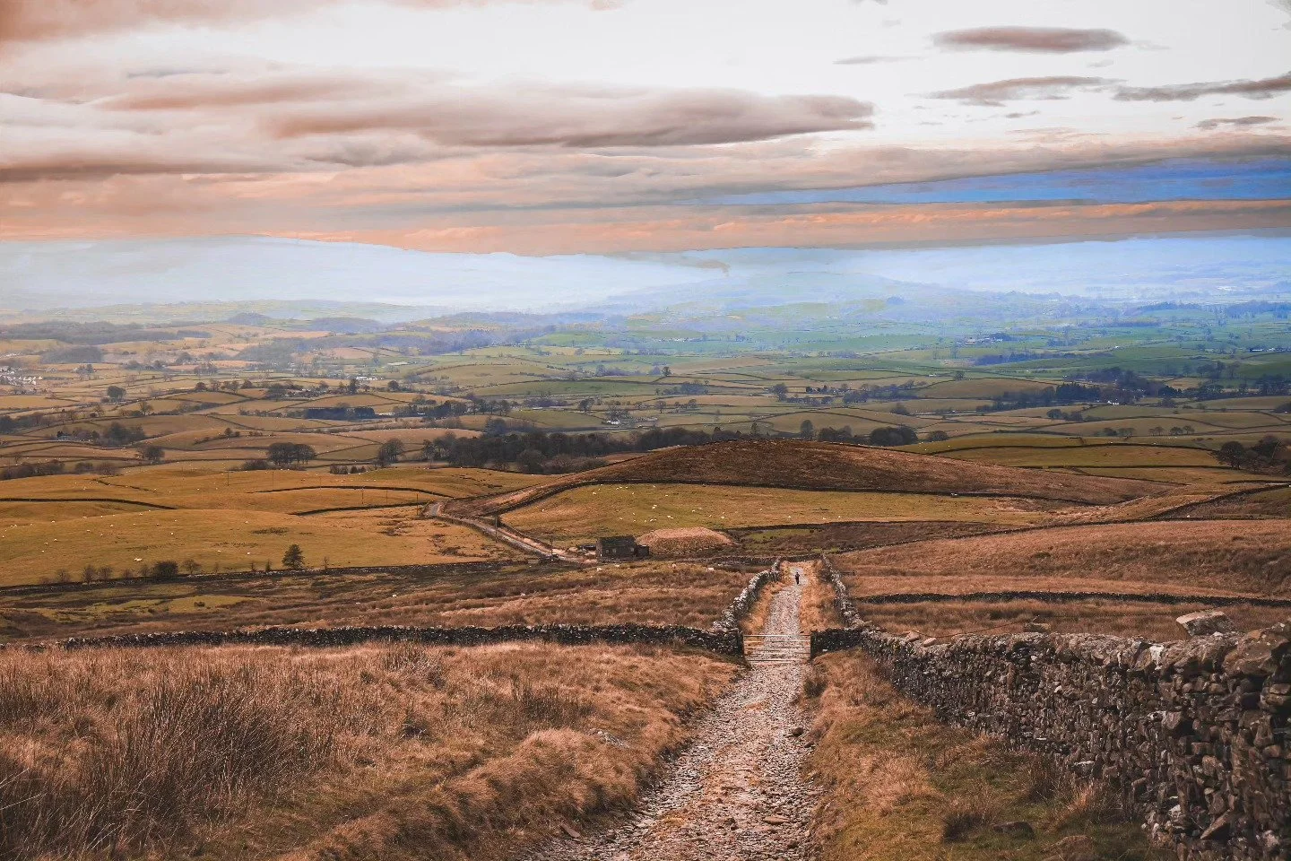 Yorkshire 📸

#dcwow #canonuk #great_britain #landscapes #photooftheday #photomagic #photographylovers #photographyislife #excellent_britain #travel
#hike