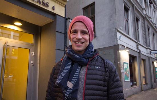 Karl-Johan Kjøde gleder seg over det nye brevet. Foto: Ingunn Marie Ruud, KPK