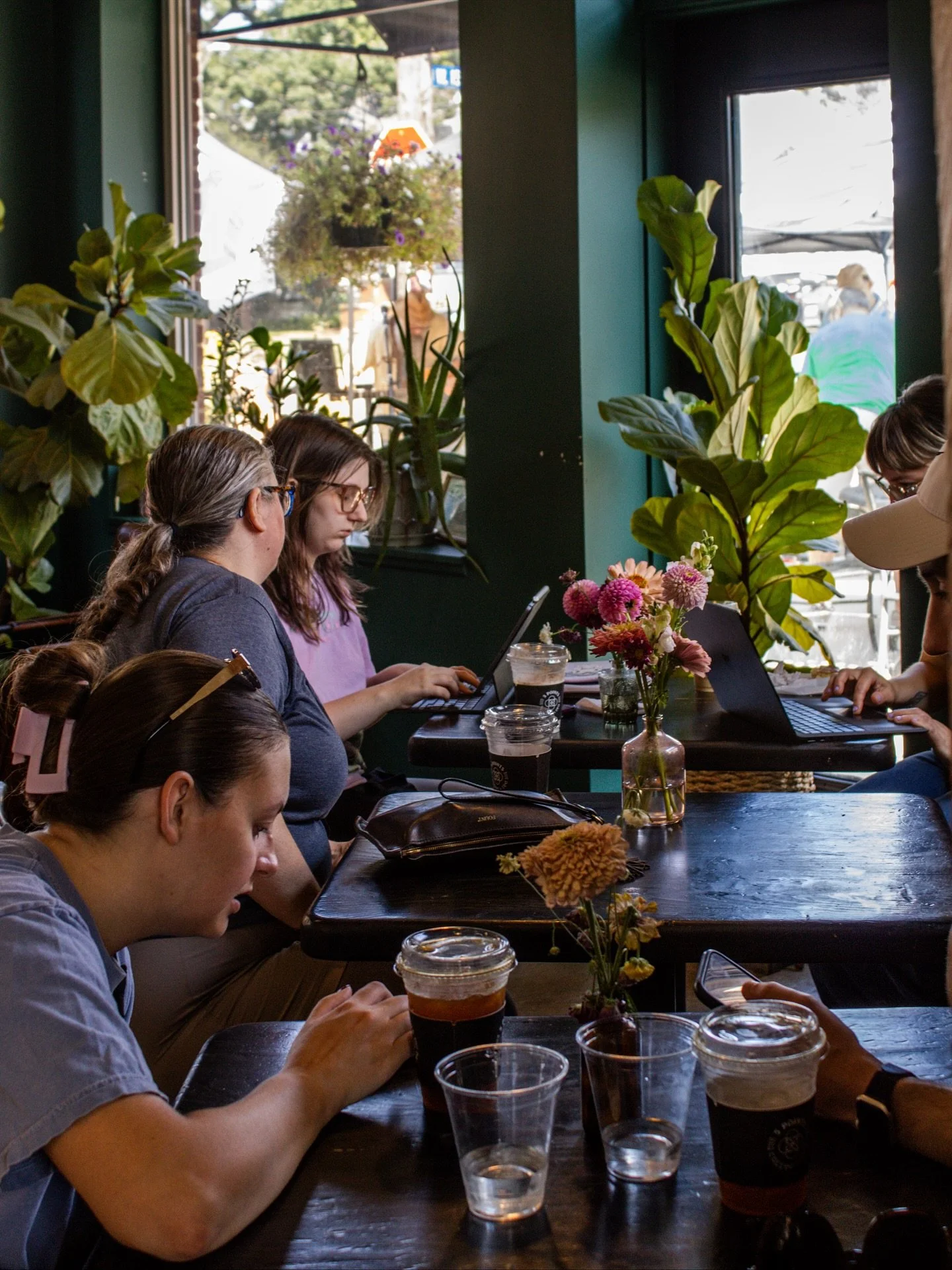 We’re back to our usual schedule! Stop in before 4P to get a cozy coffee and a sweet treat to brighten your Thursday up. See ya soon!