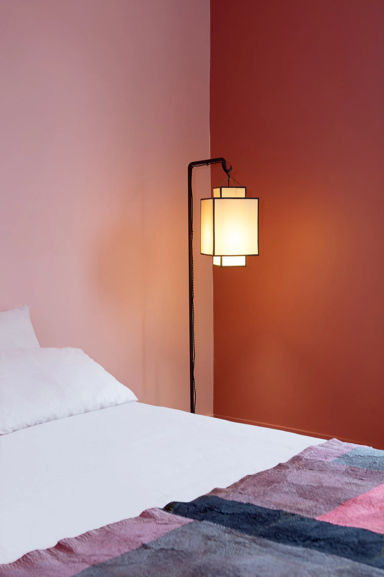 Chambre parents Zoom lampadaire.jpg
