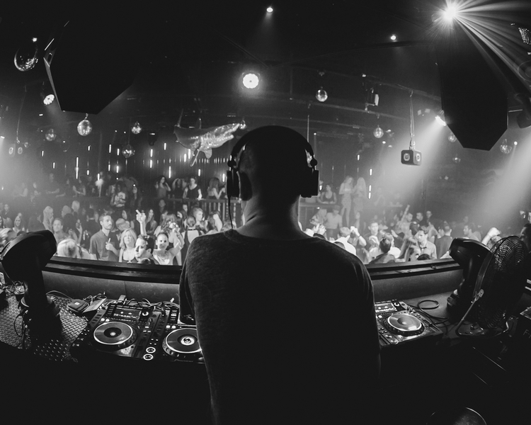 agency-djs-events-music-bw-22.jpg
