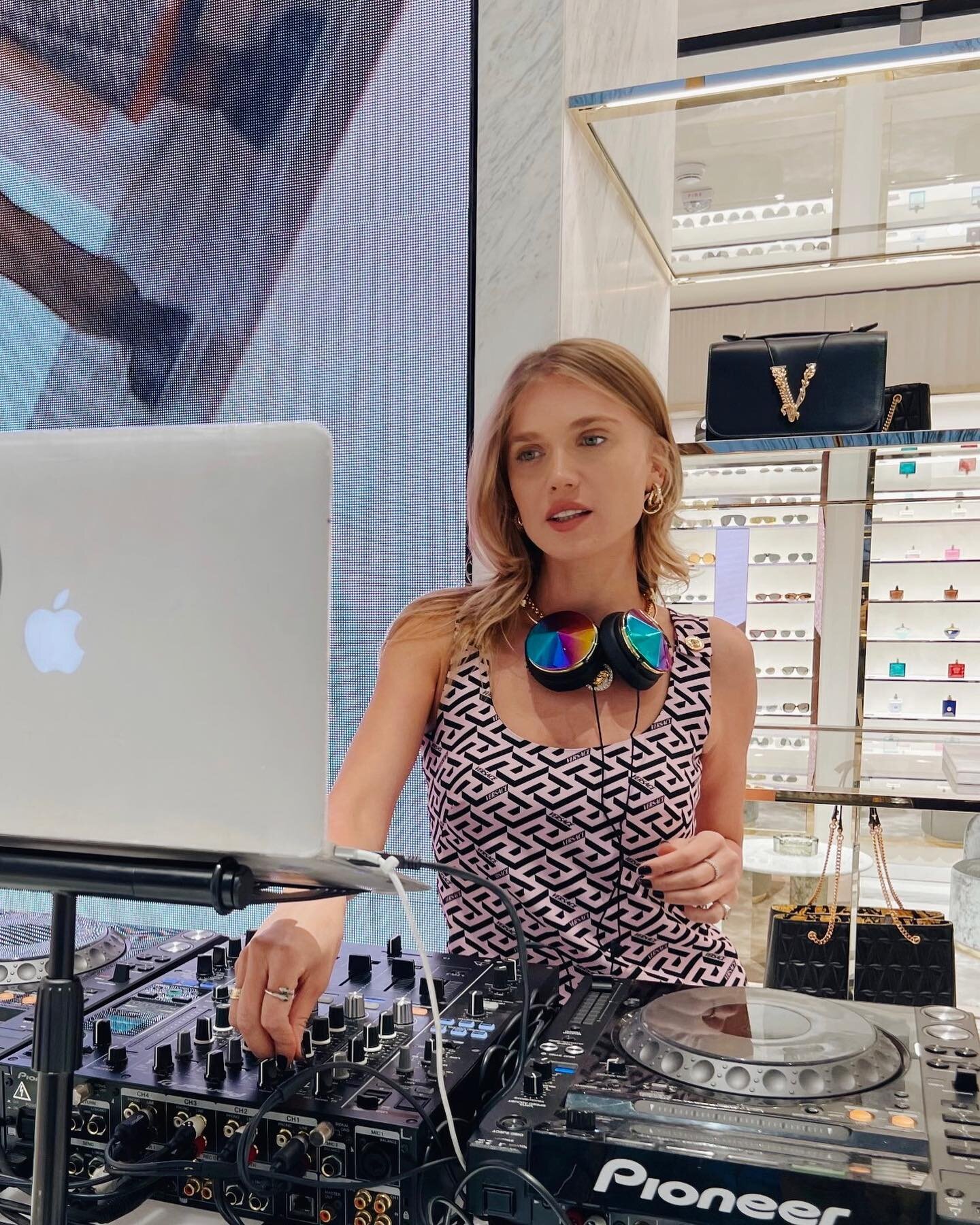 @ana_stasia_boo setting the vibe at the @versace holiday event in NYC 🎄🎄🎄 #versaceholiday 
.
.
.
.
.
.
.
#djagency #nycdj #versace #fashionevent #fashionevents #djlifestyle