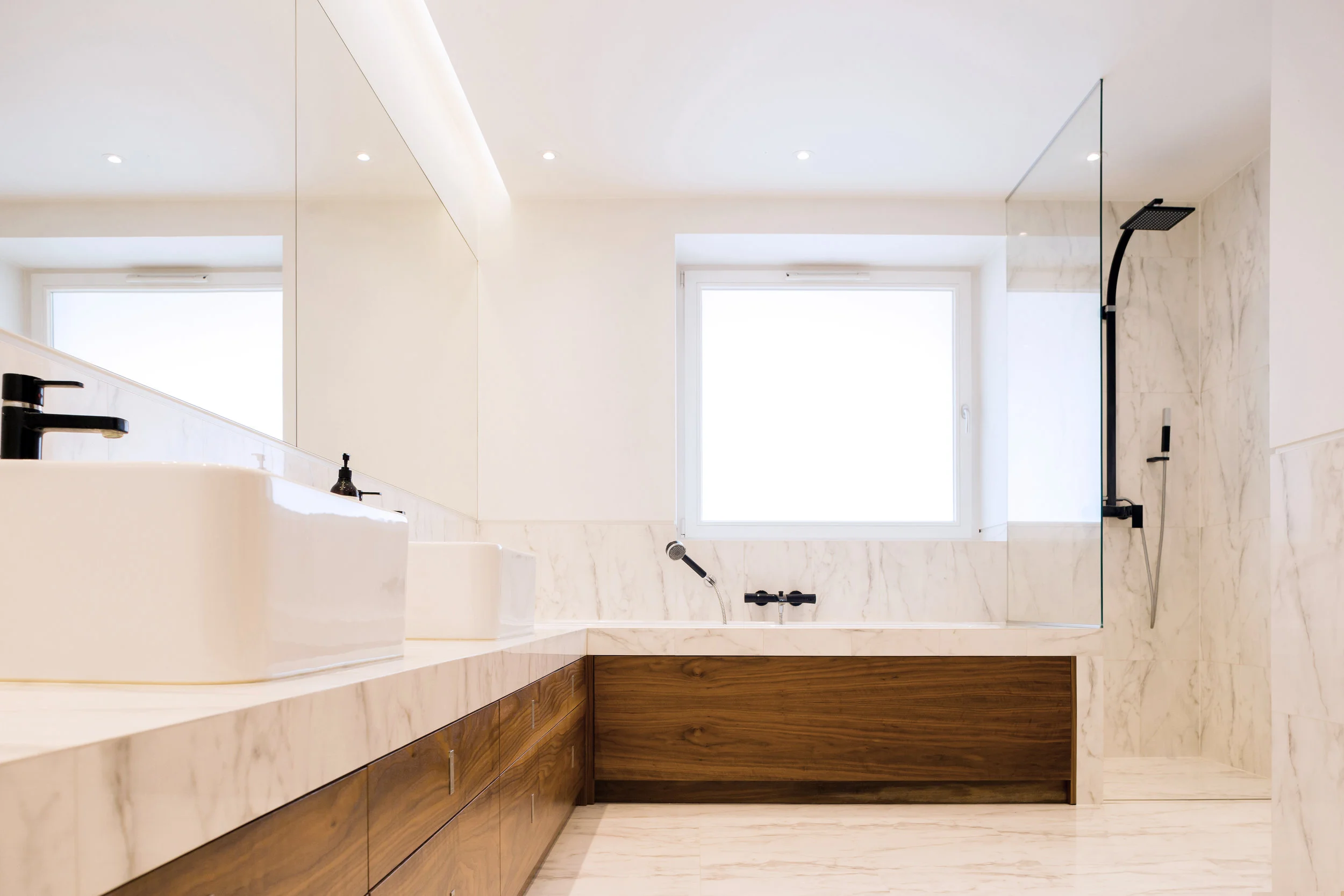 Kamienna łazienka w rezydencji w Szczecinie | kompleksowy projekt ANNA THUROW Architektura i wnętrza