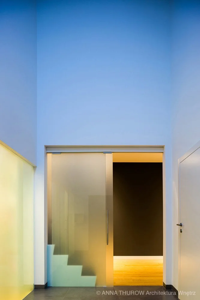 Nowoczesne wnętrza w domu jednorodzinnym pod Szczecinem | kompleksowy projekt ANNA THUROW Architektura i wnętrza