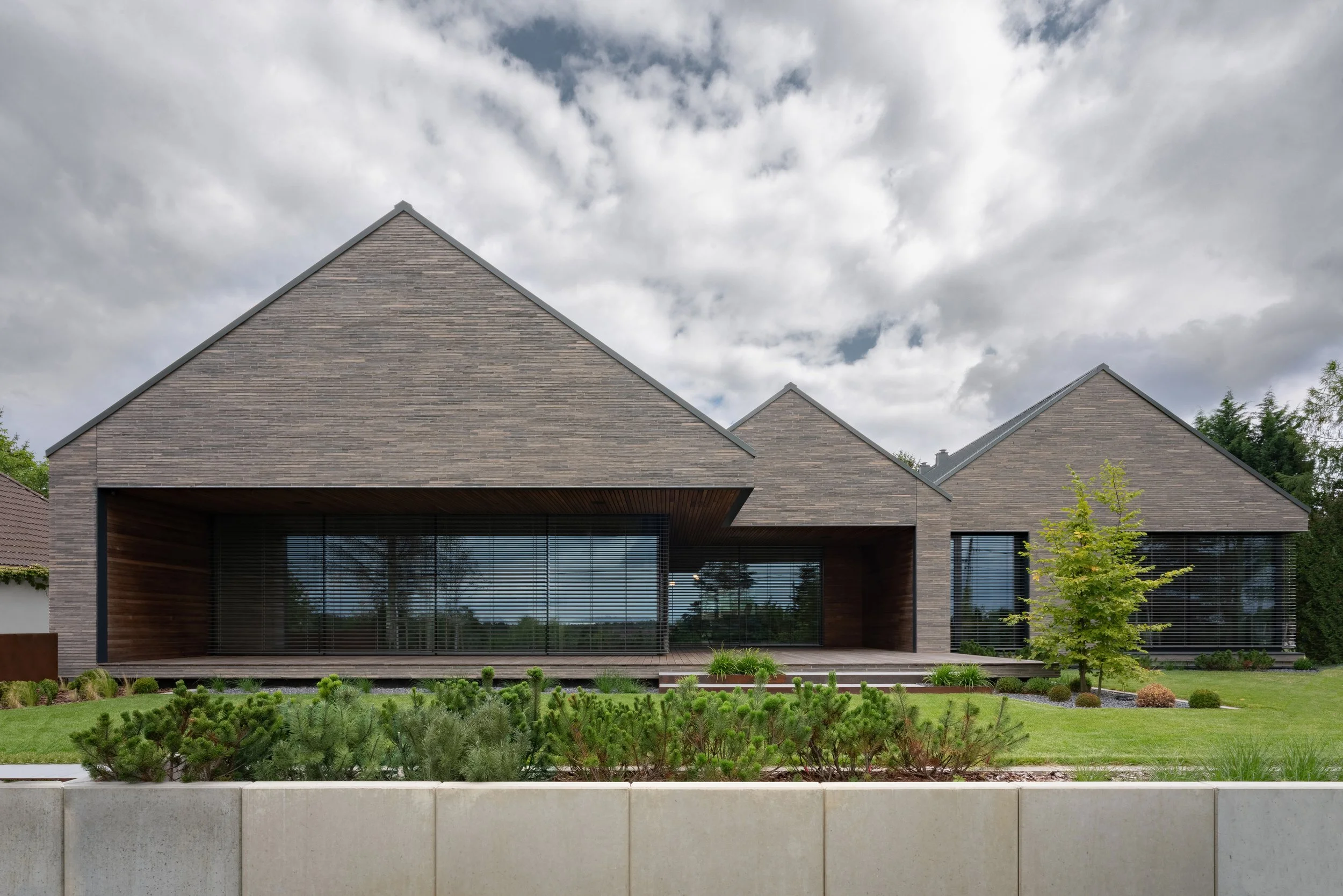 Duży, nowoczesny dom jednorodzinny, parterowy z cegły klinkierowej w Szczecinie | Dom DX | ANNA THUROW Architektura i wnętrza 