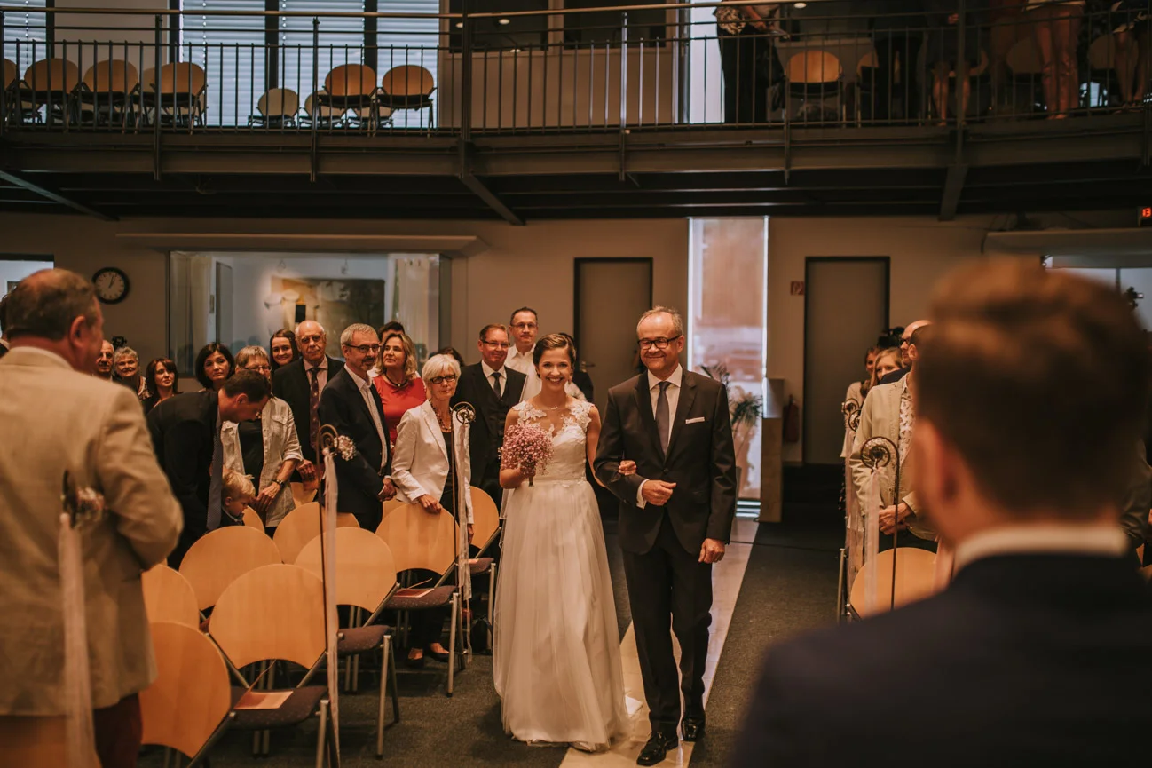 In-Love-with-a-Wolf-Hochzeitsfotograf-Erlangen-Atzelsberg-Nürnberg-Fürth-19.jpg