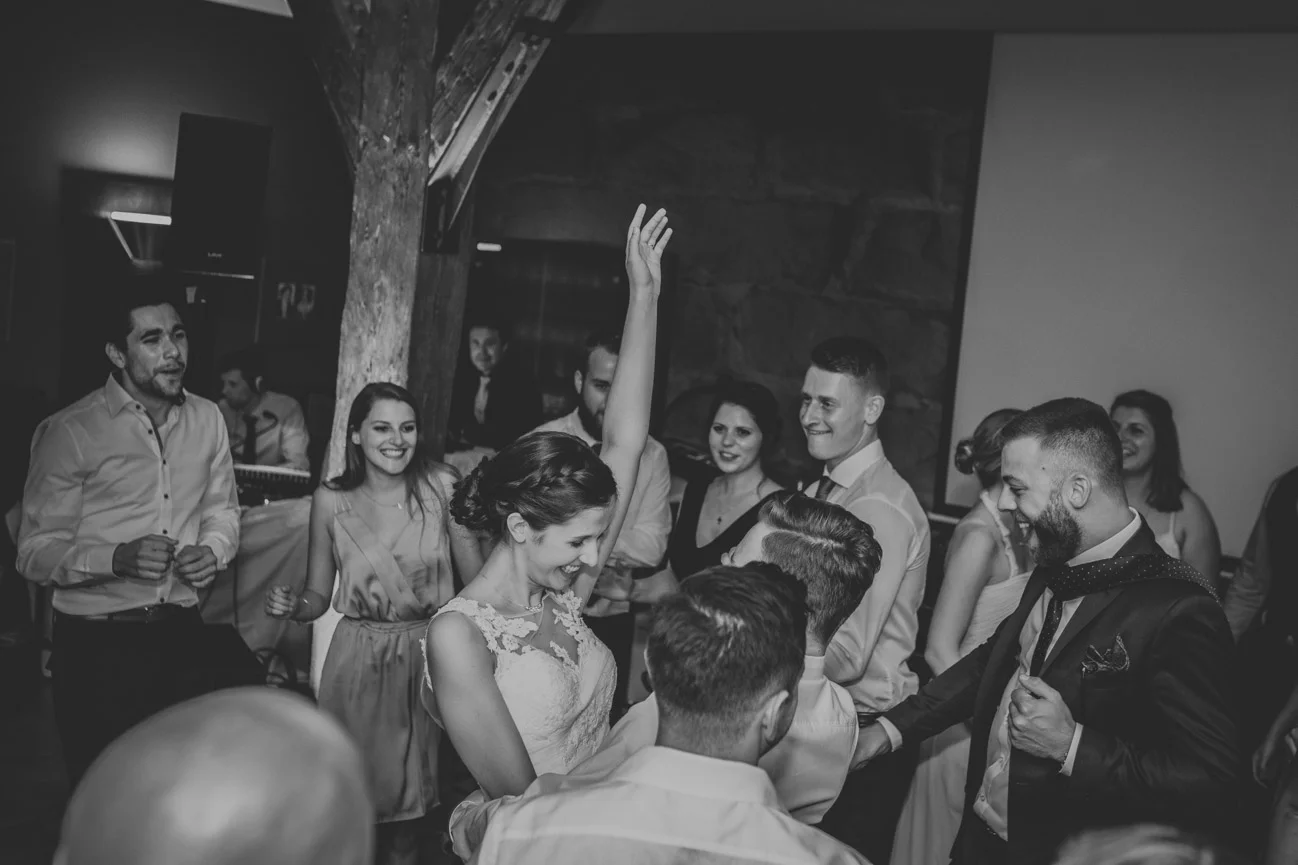 In-Love-with-a-Wolf-Hochzeitsfotograf-Erlangen-Atzelsberg-Nürnberg-Fürth-48.jpg