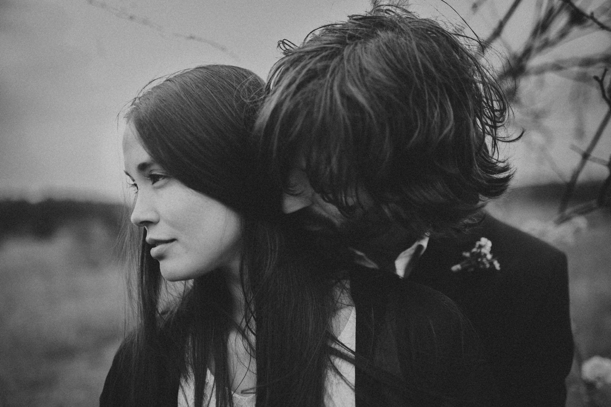 In-Love-with-a-Wolf-Paarshooting-Nürnberg-Hainberg-23.jpg