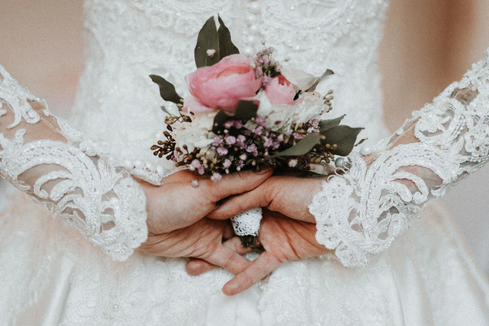 In-Love-with-a-Wolf-Hochzeit-Hochzeitsfotograf-Nürnberg-Erlangen-Roth-München-103.jpg