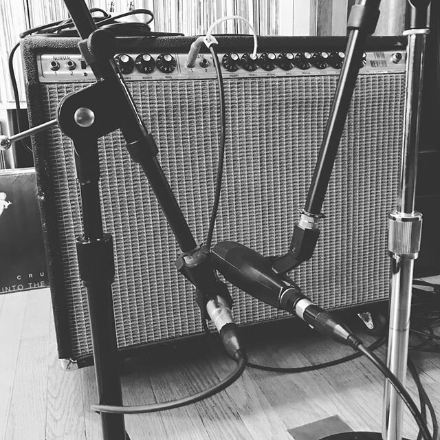 72&rsquo; Twin all mic&rsquo;d up on today&rsquo;s session @offthecuffsound #afterthebullfight #trackingsession #fender #twin #twinreverb #offthecuffsound #steetlampsforspotlights