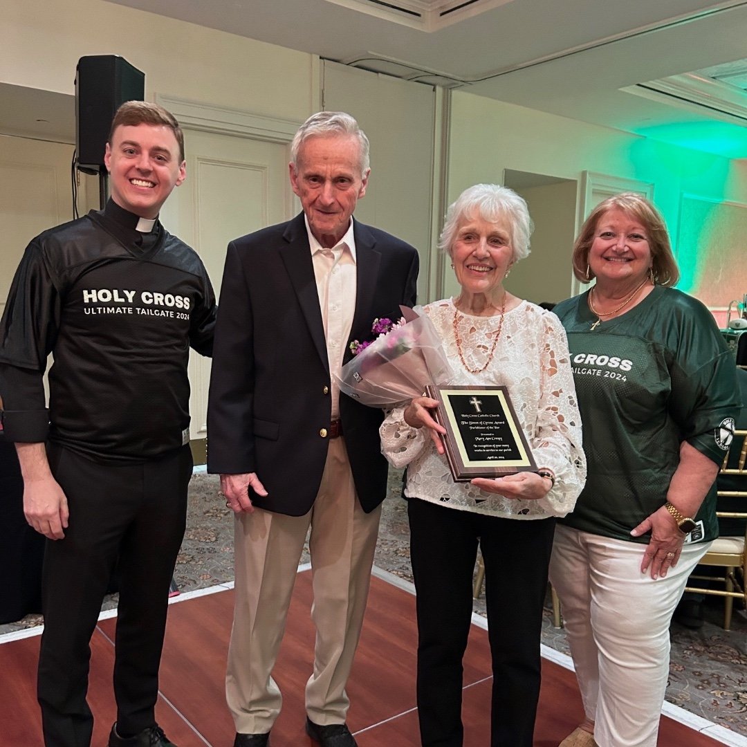 Congratulations to Mary Ann Crespy, recipient of the Simon of Cyrene Parishioner of the Year award! Mary Ann has been faithfully serving the Holy Cross community in numerous volunteer roles since 1962! We are so grateful for Mrs. Crespy's dedication 