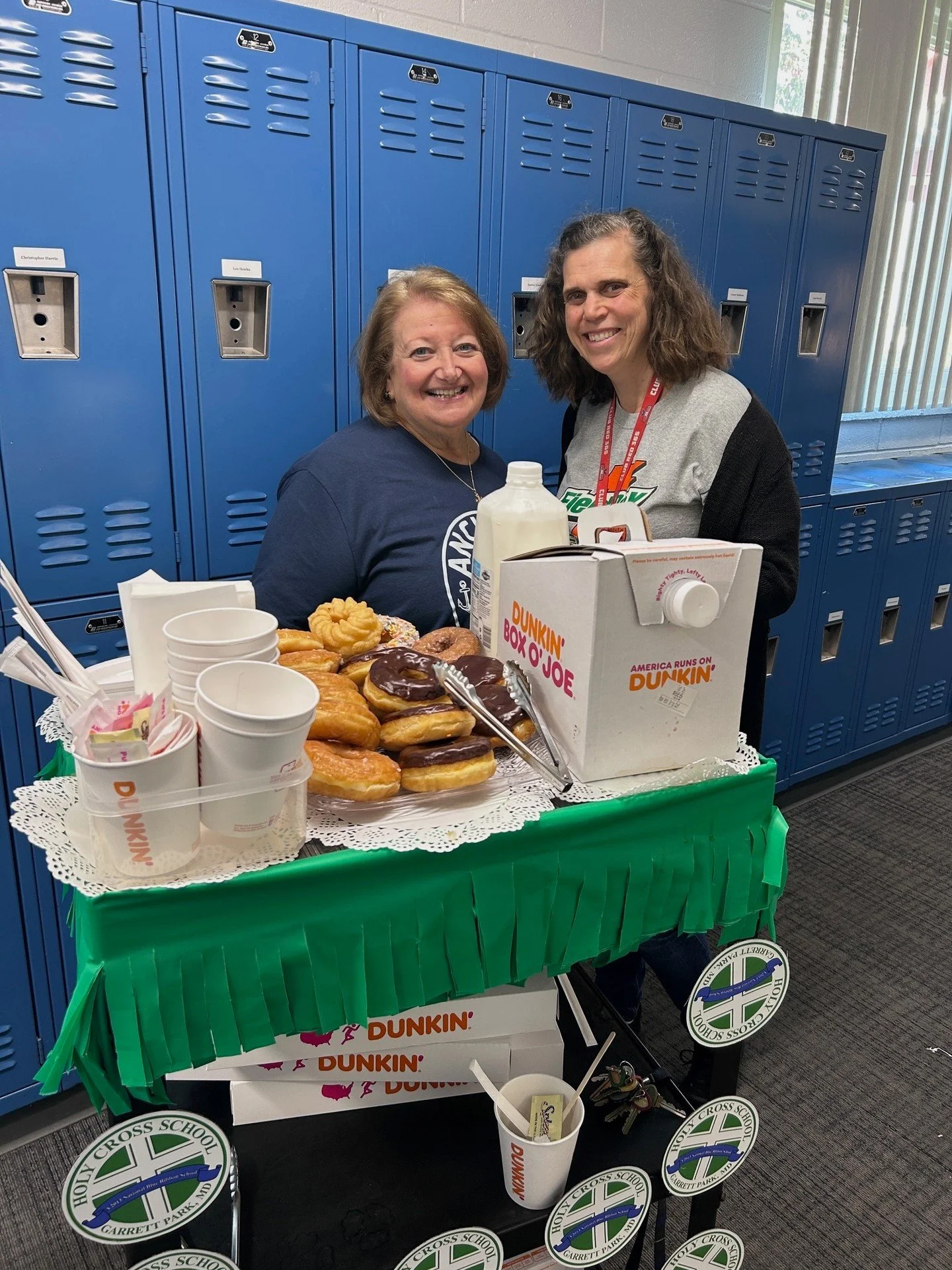 Espresso yourself! ☕ Our teachers were treated to coffee & donuts on International Coffee Day, all delivered by Principal Kane’s rolling coffee cart! 💚 #InternationalCoffeeDay #FuelingHolyCross #ADWcommUNITY #ILoveHolyCross #Dunkin