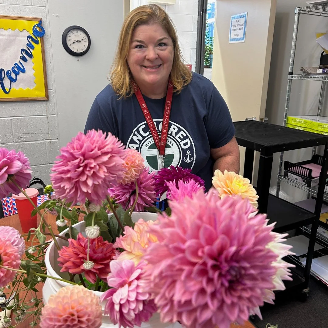 🌸 A blooming thank you to Mrs. Osborn for bringing joy (and dahlias!) to our faculty lounge! Teachers loved creating their own bouquets from her award-winning gorgeous garden. #ADWcommunity #IloveHolyCross