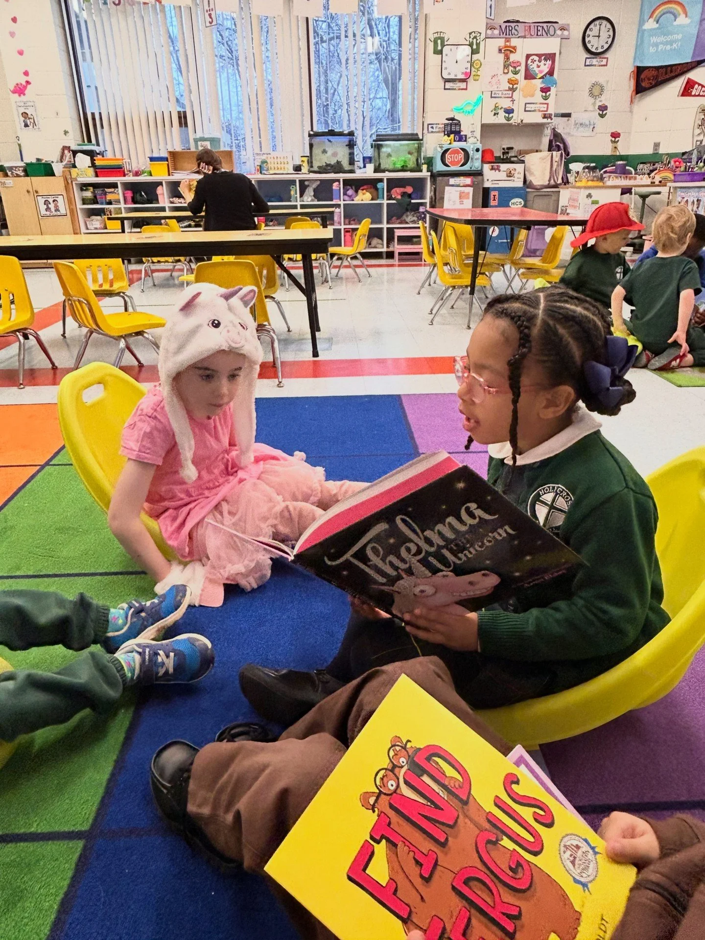 Books, imagination, and lots of smiles! 📚 Our PreK and Lower School students had a fantastic time celebrating Read Across America with fun activities that brought their favorite stories to life! #ADWcommUNITY #ILoveHolyCross #ReadAcrossAmerica