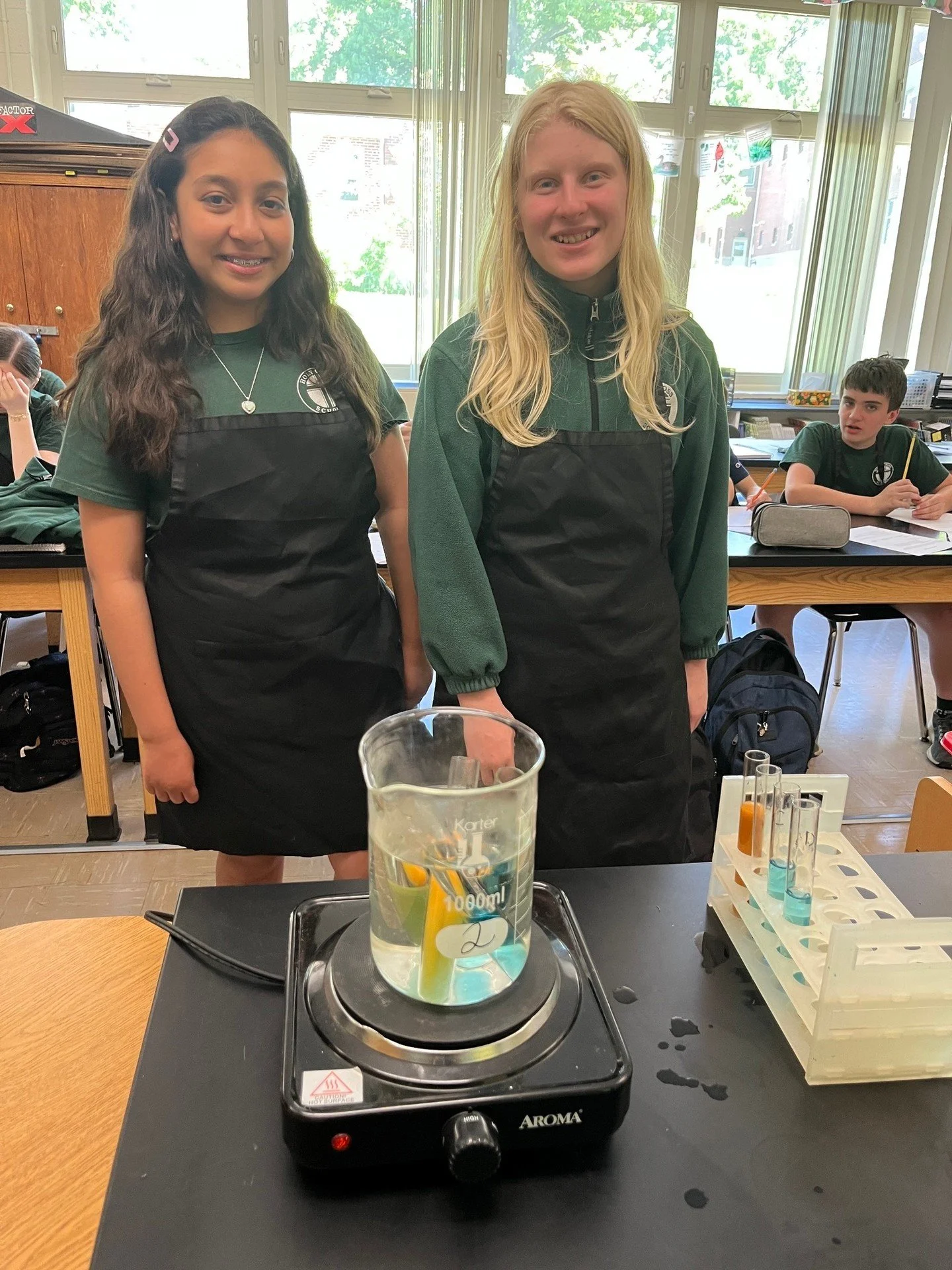 Our 7th grade scientists put their investigative skills to the test during a hands-on experiment using indicator dye to determine whether sugar was present in different sodas! 🧪🥤 Students observed chemical reactions, analyzed color changes, and com