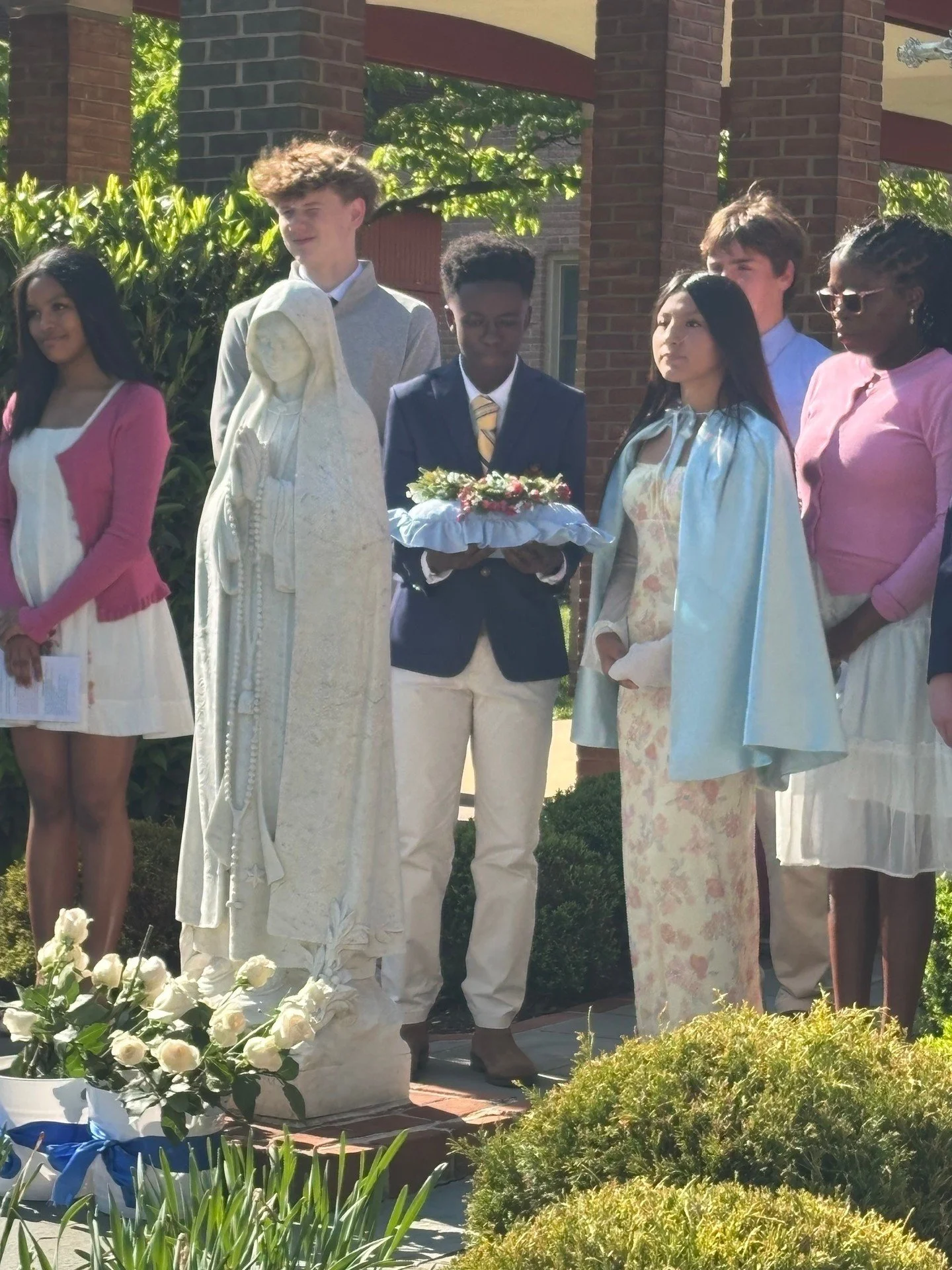 Our 2nd and 8th grade students beautifully led our May Crowning celebration as we gathered in prayer to honor the Blessed Mother. #ADWcommUNITY #ILoveHolyCross