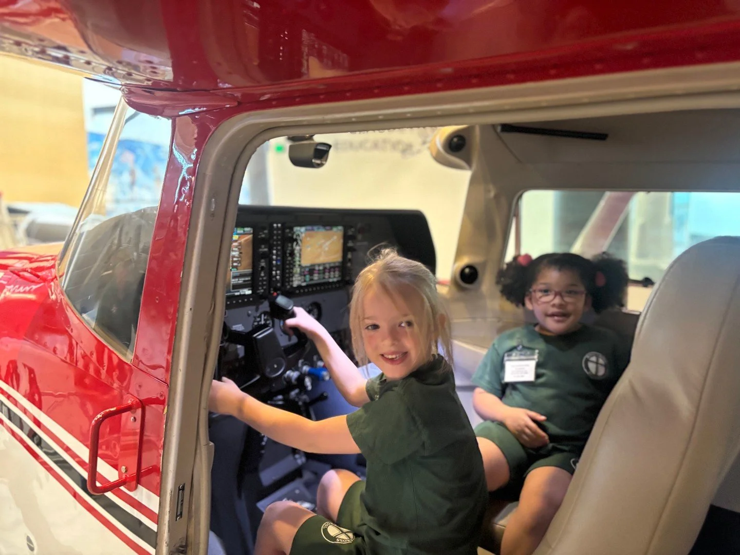 Kindergarten had an amazing day exploring the Udvar-Hazy Air and Space Museum! From towering airplanes to the space shuttle, our students loved discovering the wonders of flight and space exploration through hands-on learning and unforgettable experi