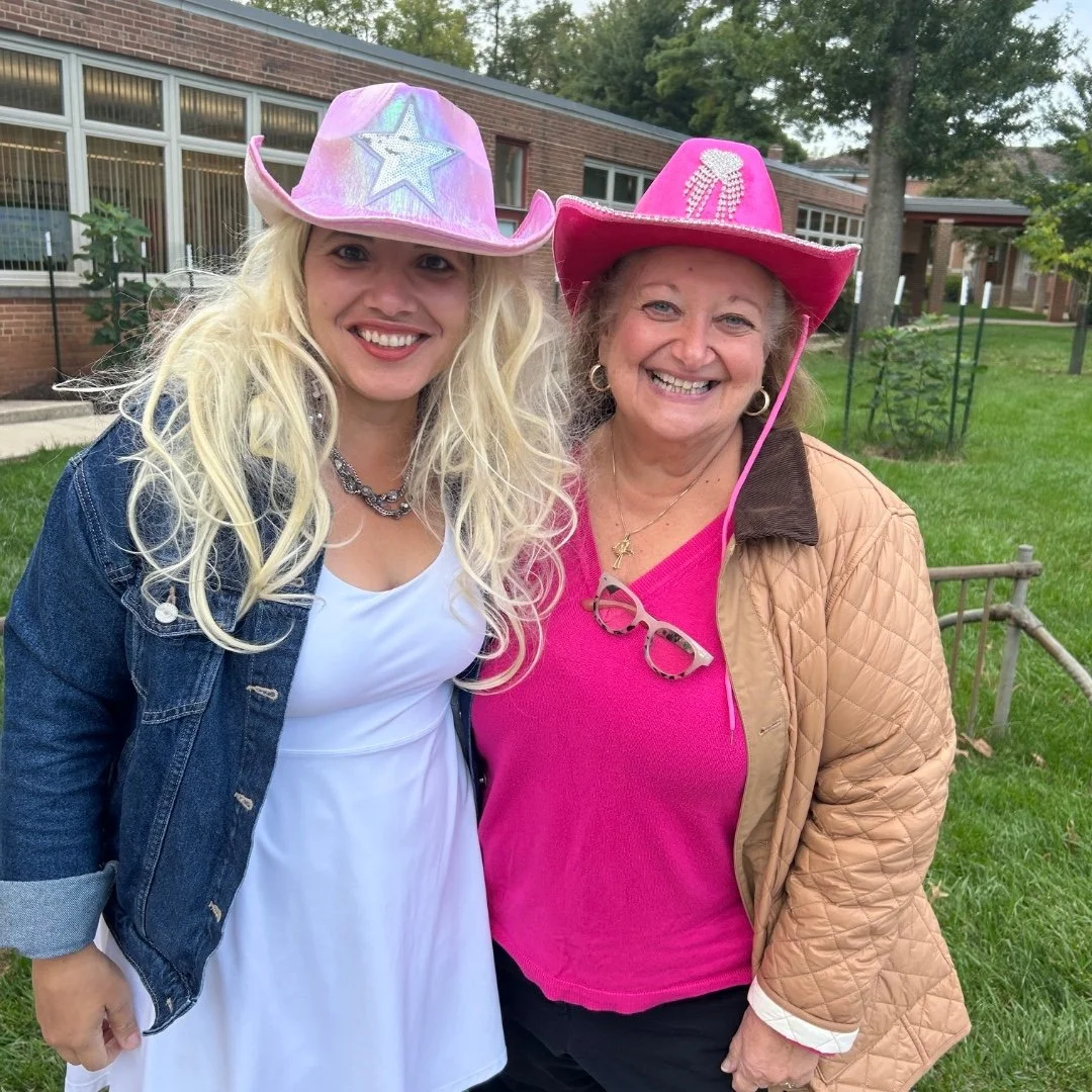Working 9 to 5&hellip; and having a little Friday fun celebrating Dolly Parton on 9-2-5 Day! From her unforgettable music to her generous spirit, Dolly has made an impact far beyond the stage.
We especially appreciate her lifelong commitment to child