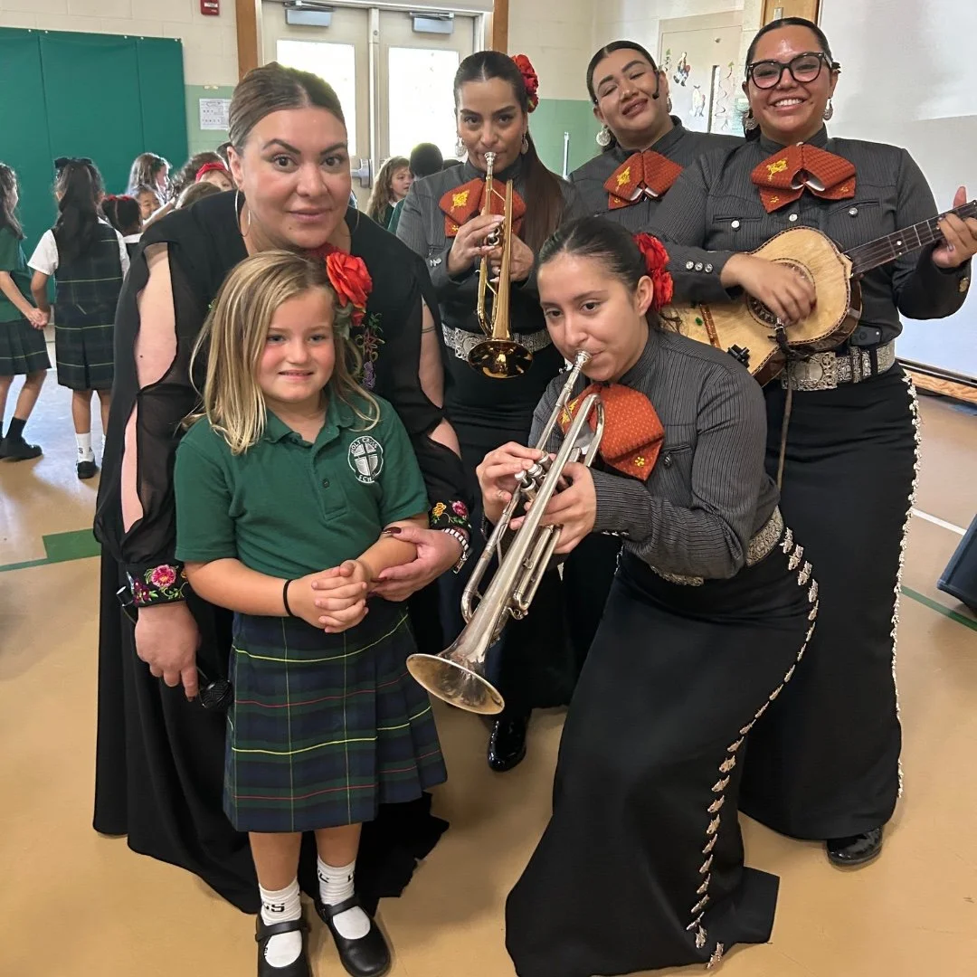 Students enjoyed a lively and entertaining performance by the incredibly talented Mariachi Imperio group as part of our Hispanic Heritage Month celebrations! #ADWcommUNITY #ILoveHolyCross #ADWcomUNIDAD @mariachi_imperiobc