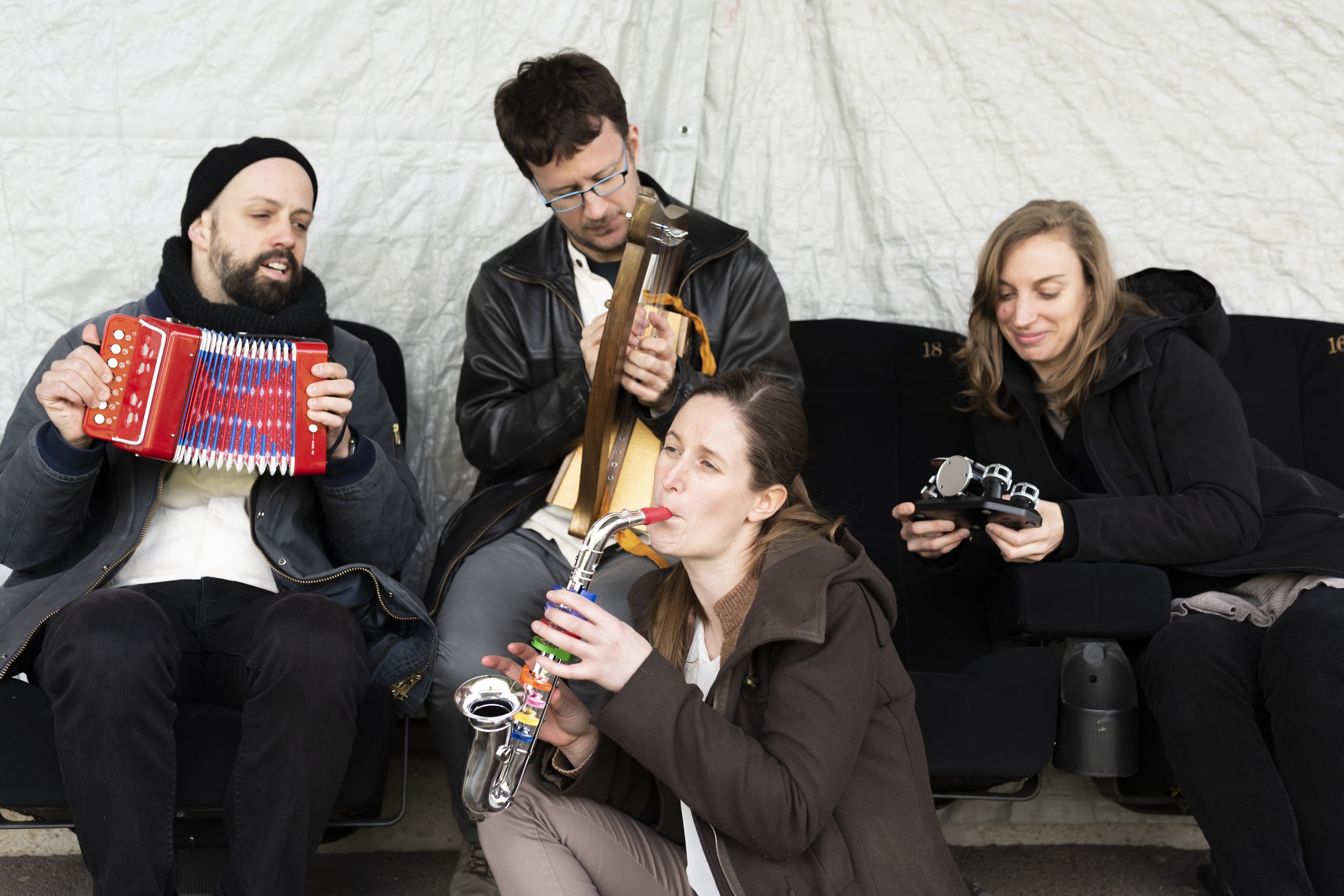 Too Hot To Hoot ? a funny chamber performing quartet with Kevin Juillerat, Julien Mégroz and Stefanie Mirwald