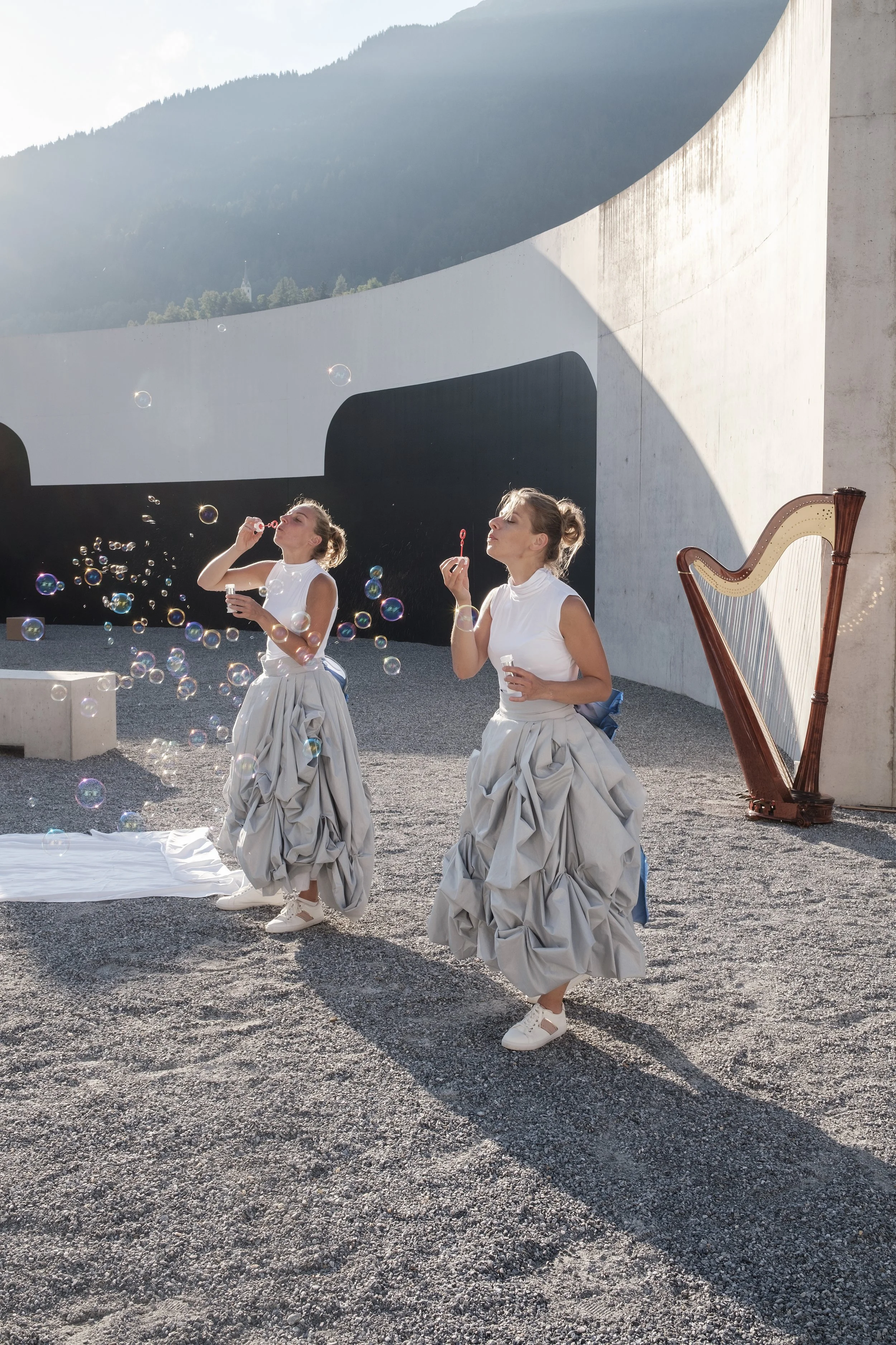 OFFEN ZUM HIMMEL. Musictheater project with music and dance. Direction and composition. Production Foundation OGNA