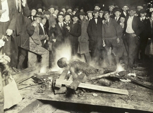 Lynching in Omaha, Nebraska. © Chicago Tribune, 1919