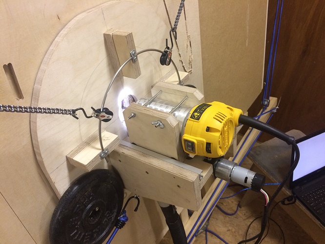 Here you can see Brr’s custom made ring system and z-axis setup