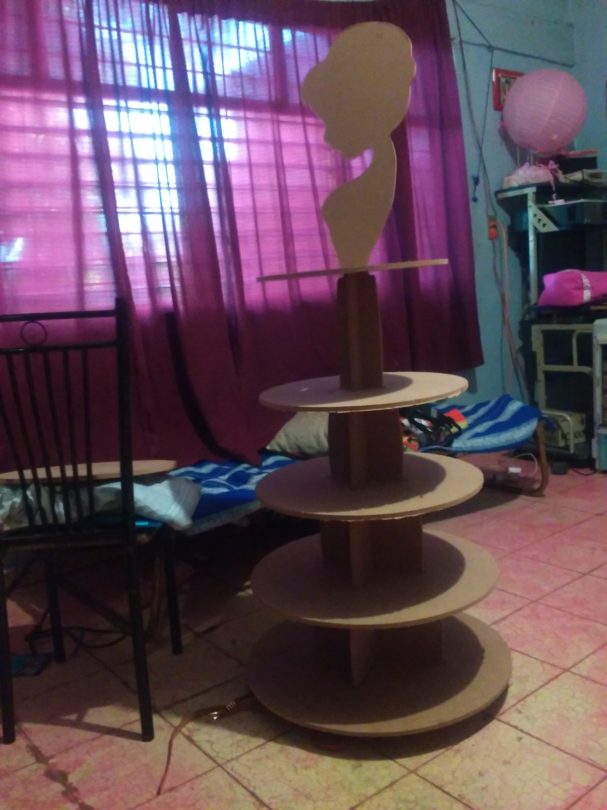 HugoCas cupcake display.jpeg