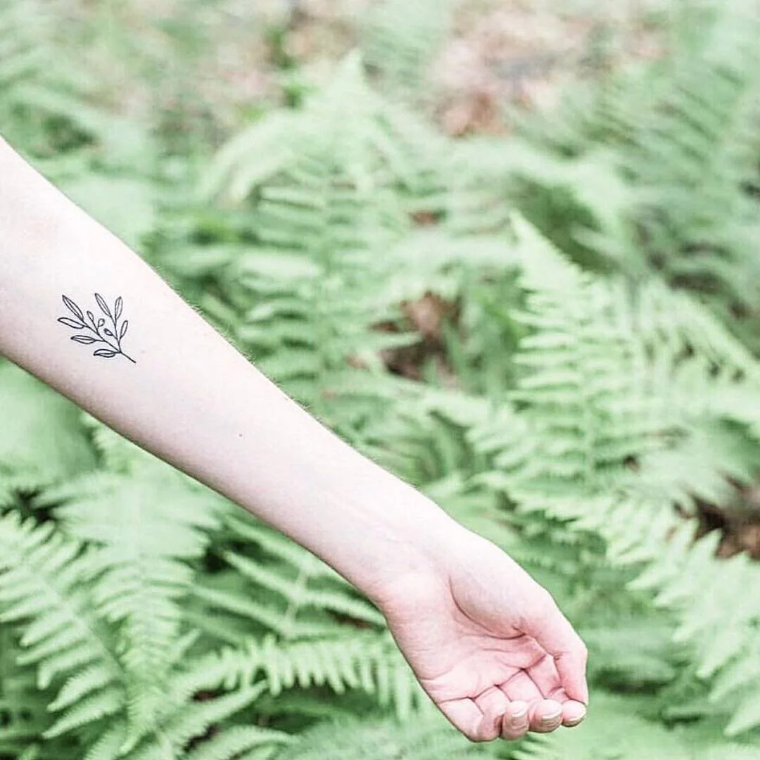 LEAFblood 🌿💚 .
.
.
.
📷 @rachelsande #natural #naturalbeauty #naturegirl #holistic #organic #greenbeauty #green #beautybrands #branding #consultancy #PR #thrive #nourish #grow #synergy #ethical #partnership #wellness #business #sow #leaf #plantlove