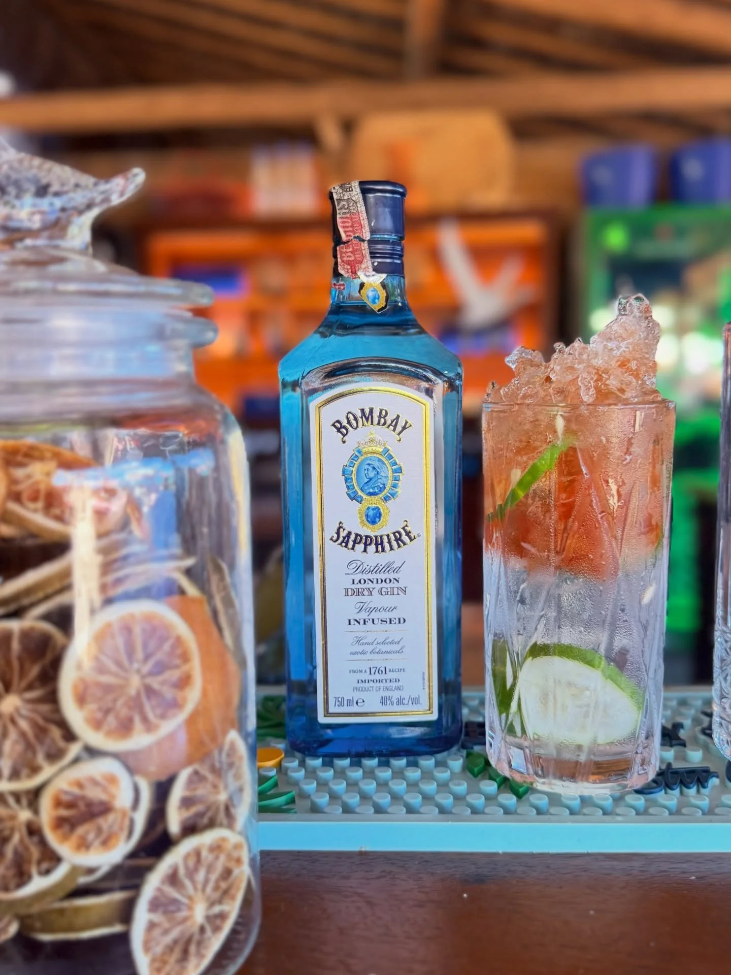 Dias que pedem calma e sabor. Aqui no Casa Clube Trancoso, drinks bem feitos, comidinhas na medida certa, m&uacute;sica boa, tudo a beira mar 🌊 

Reservas de mesas e lounges: (73) 2014-0819 WhatsApp 
#trancoso #beachclub #bahia